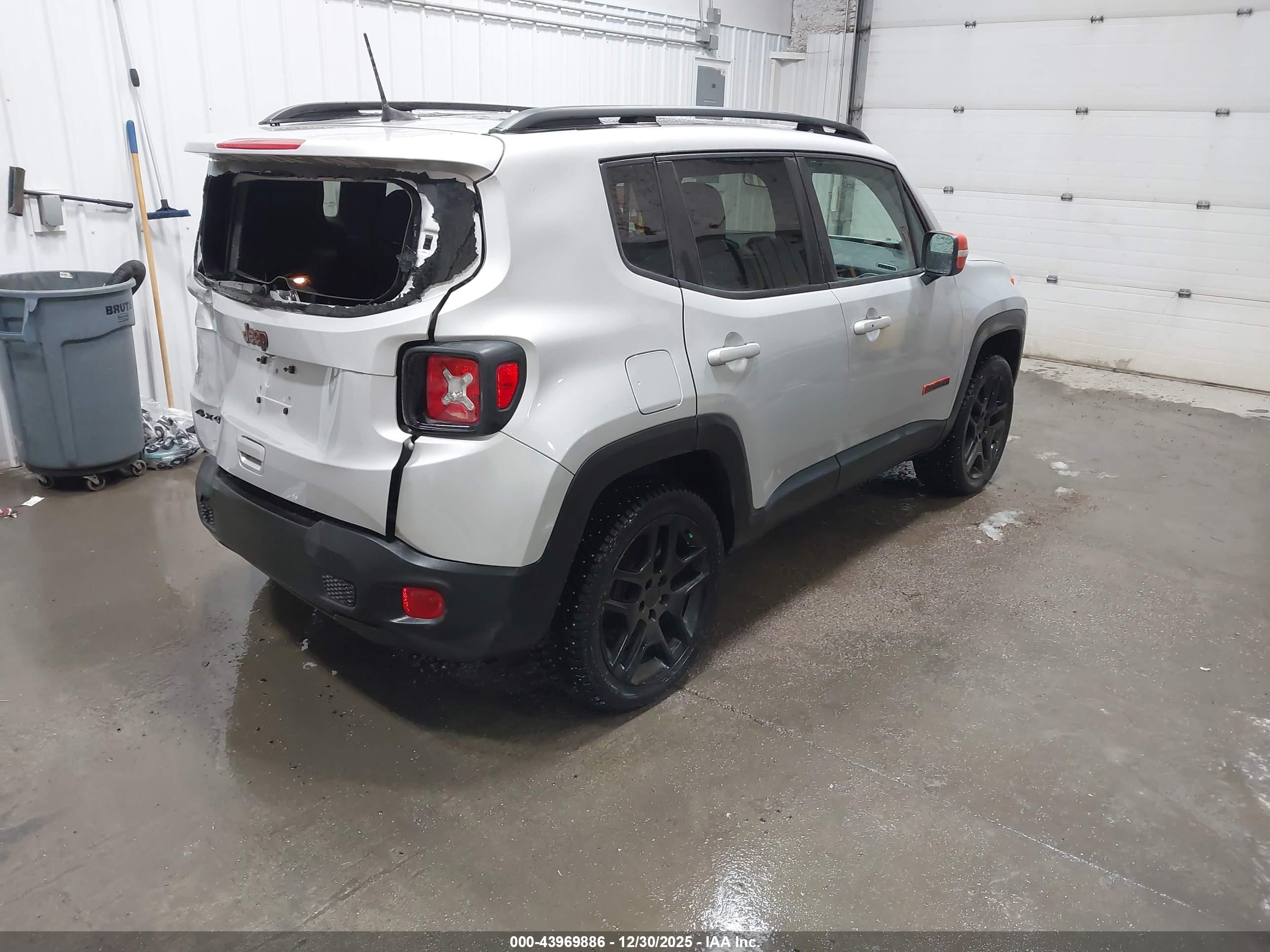 JEEP RENEGADE image 4