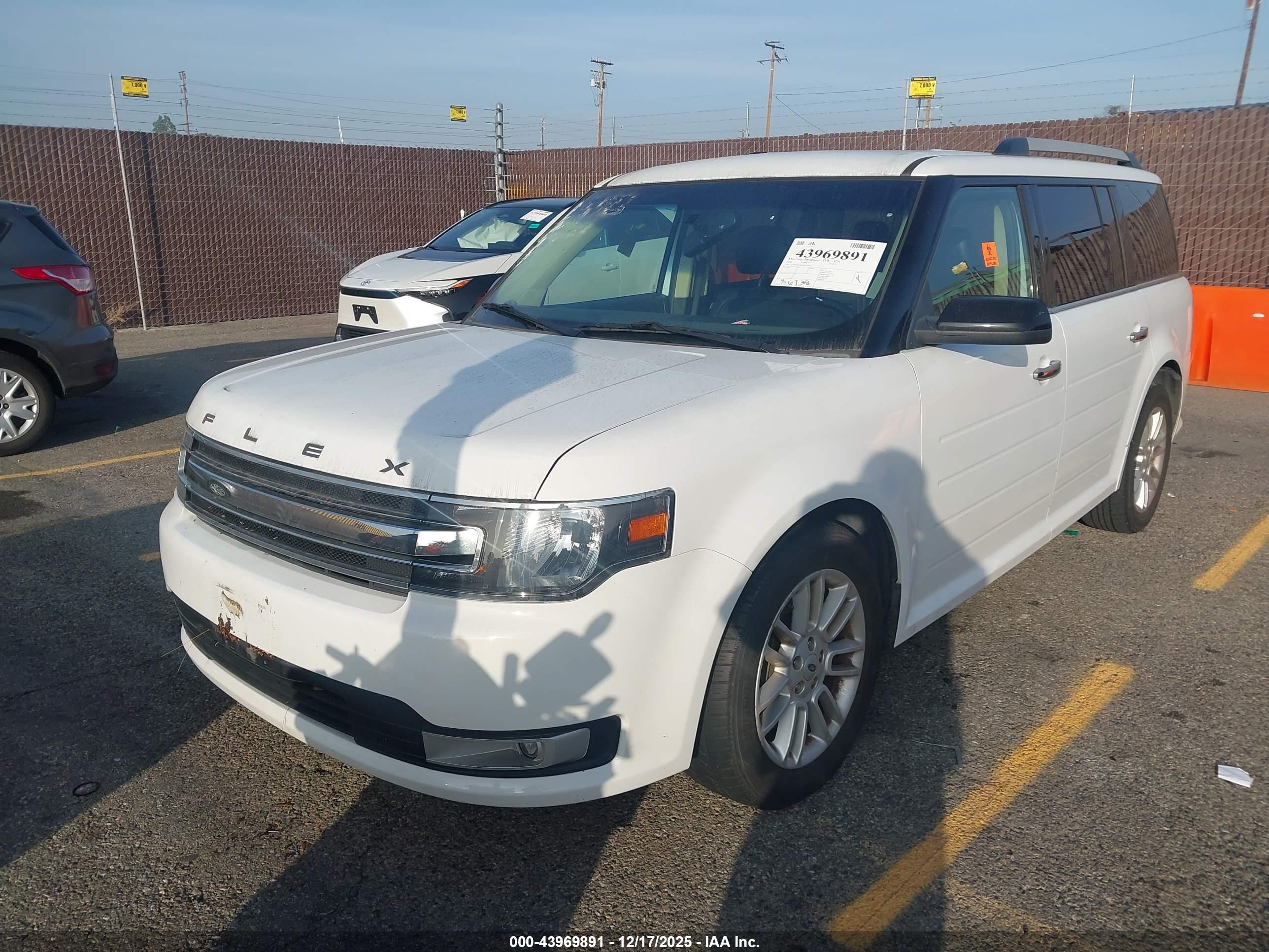 FORD FLEX image 2