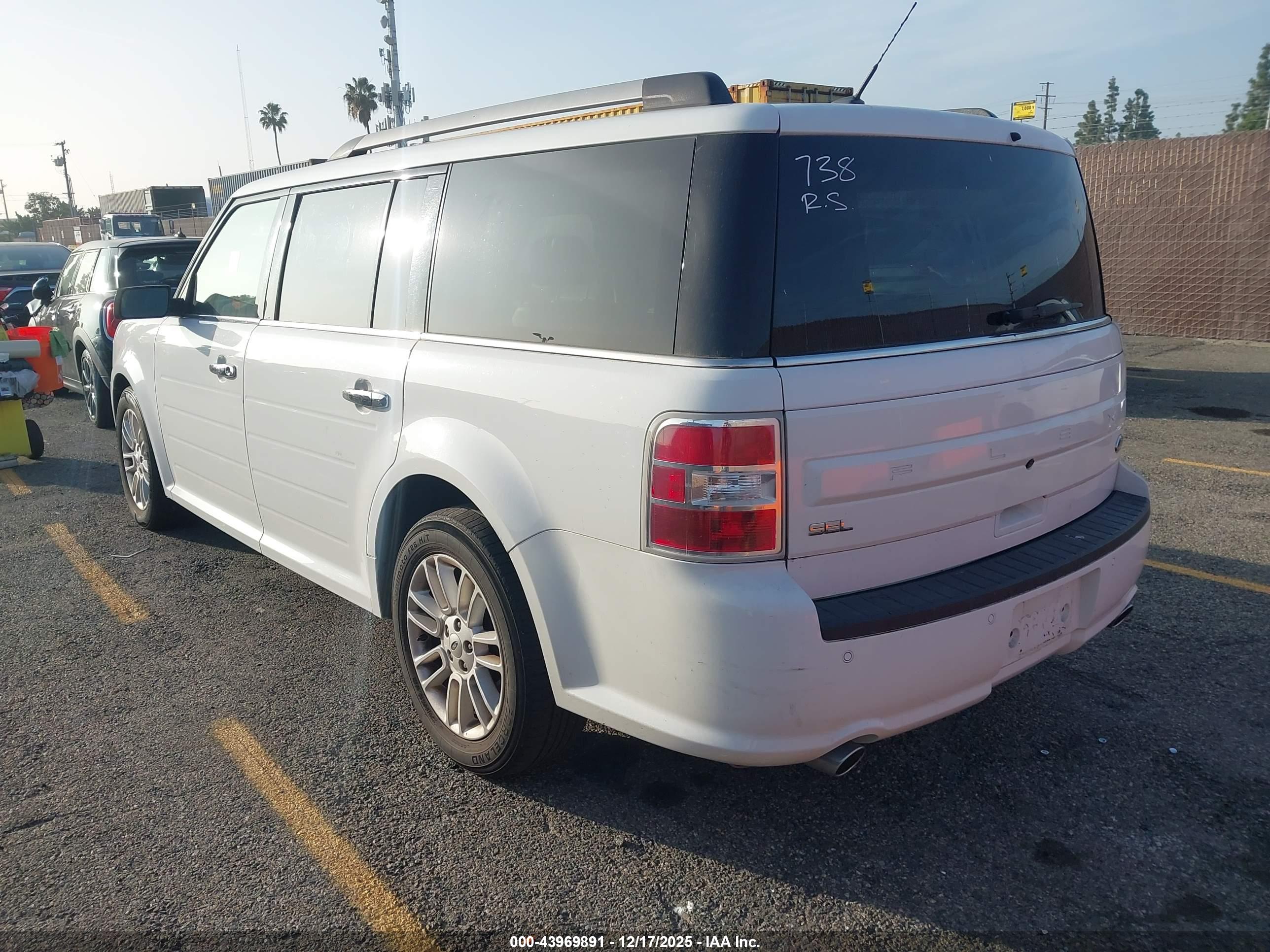 FORD FLEX image 3