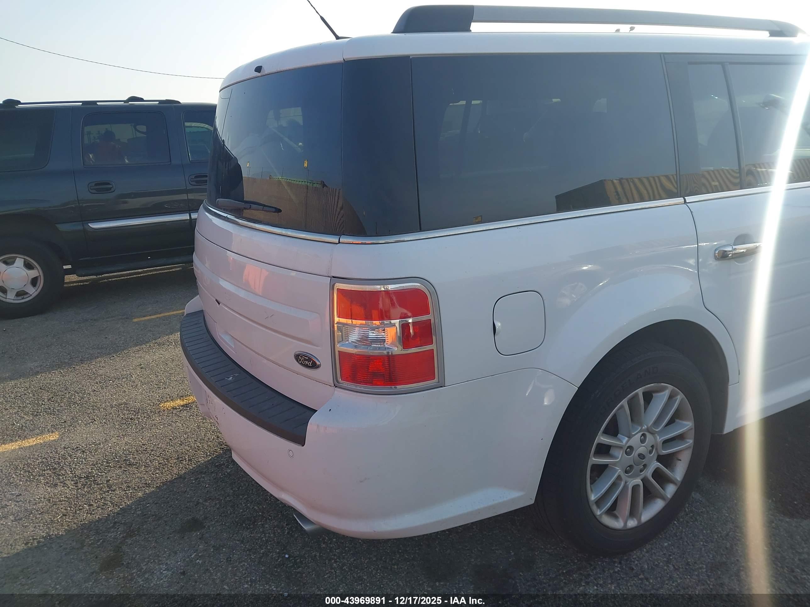 FORD FLEX image 4