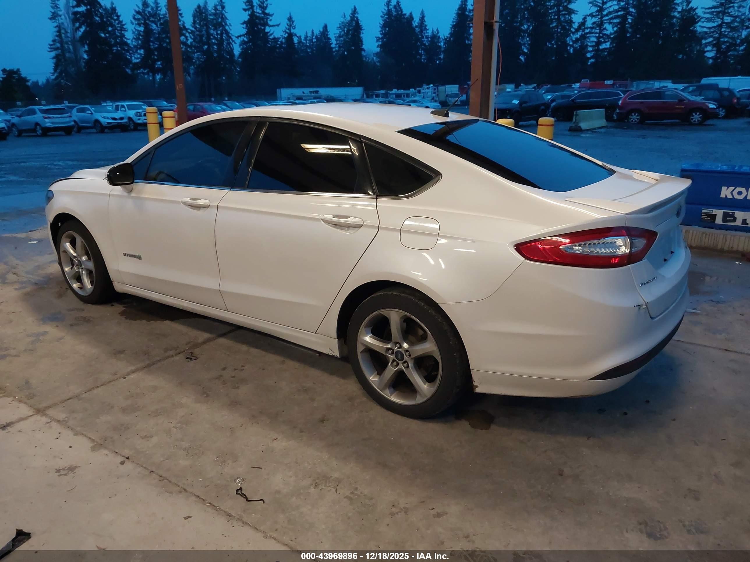 FORD FUSION image 3