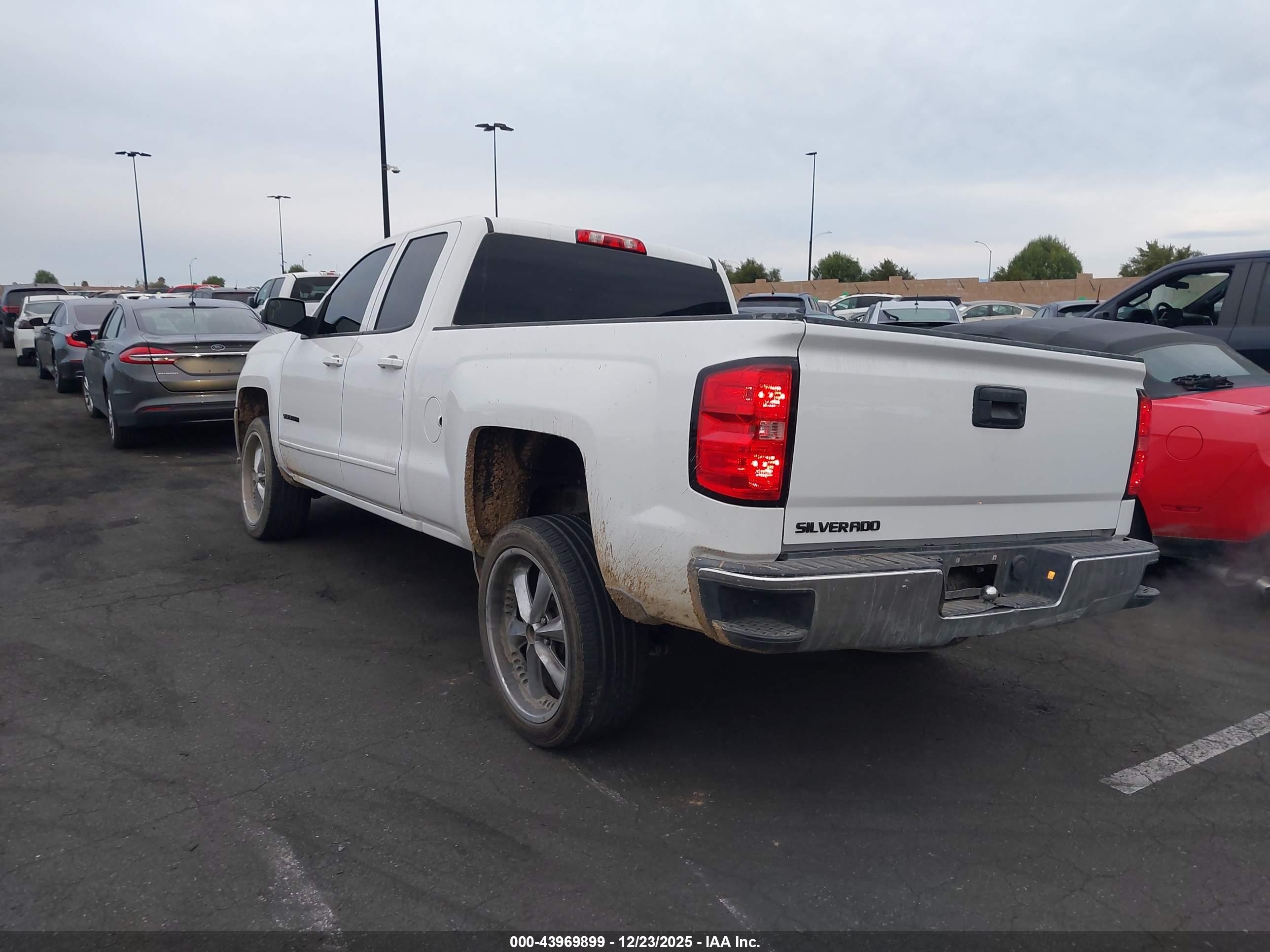 CHEVROLET SILVERADO image 3
