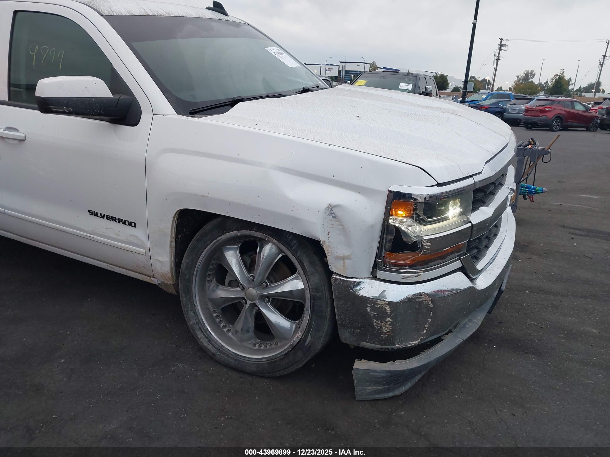 CHEVROLET SILVERADO image 6