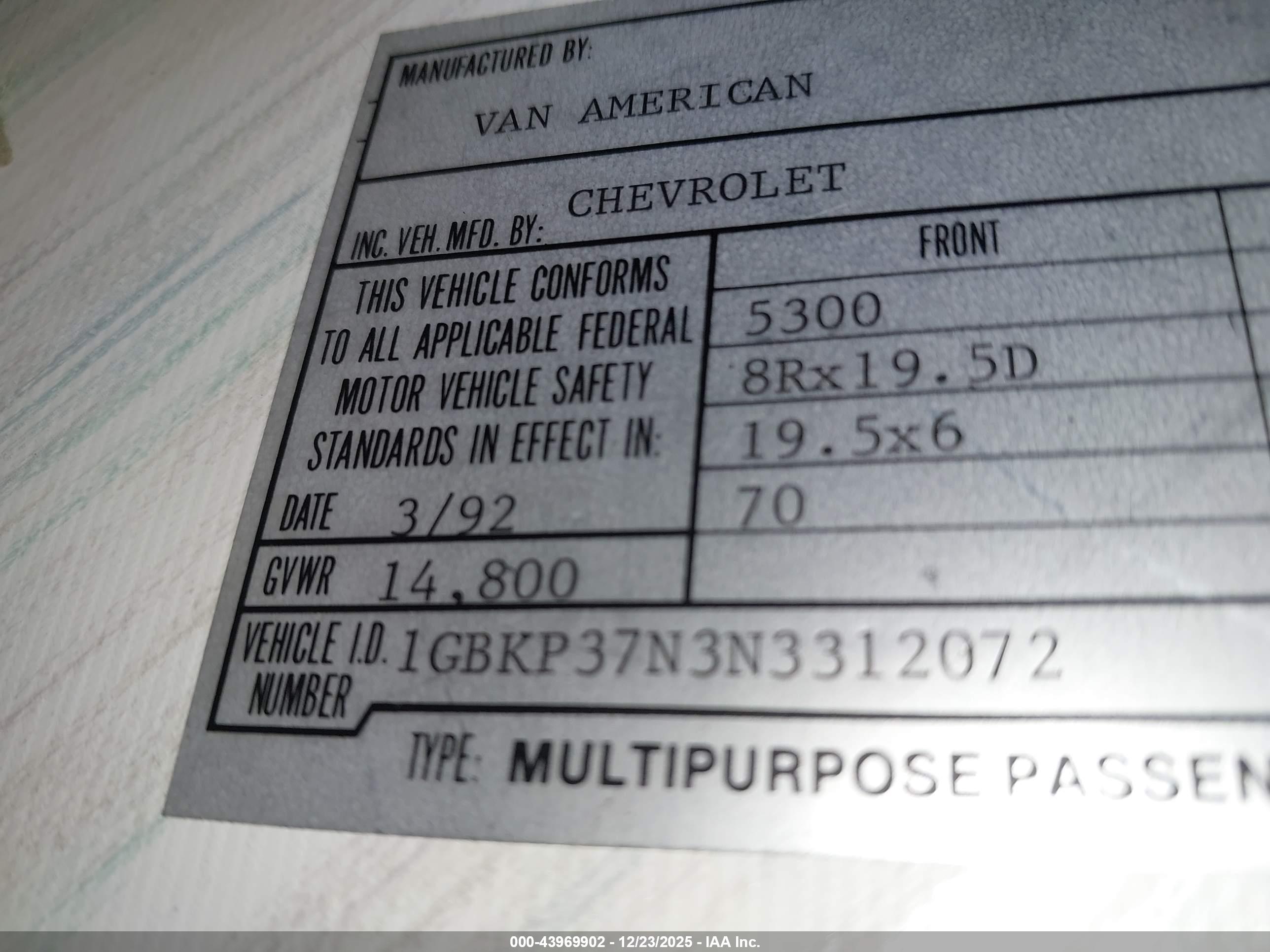 CHEVROLET P30 image 9