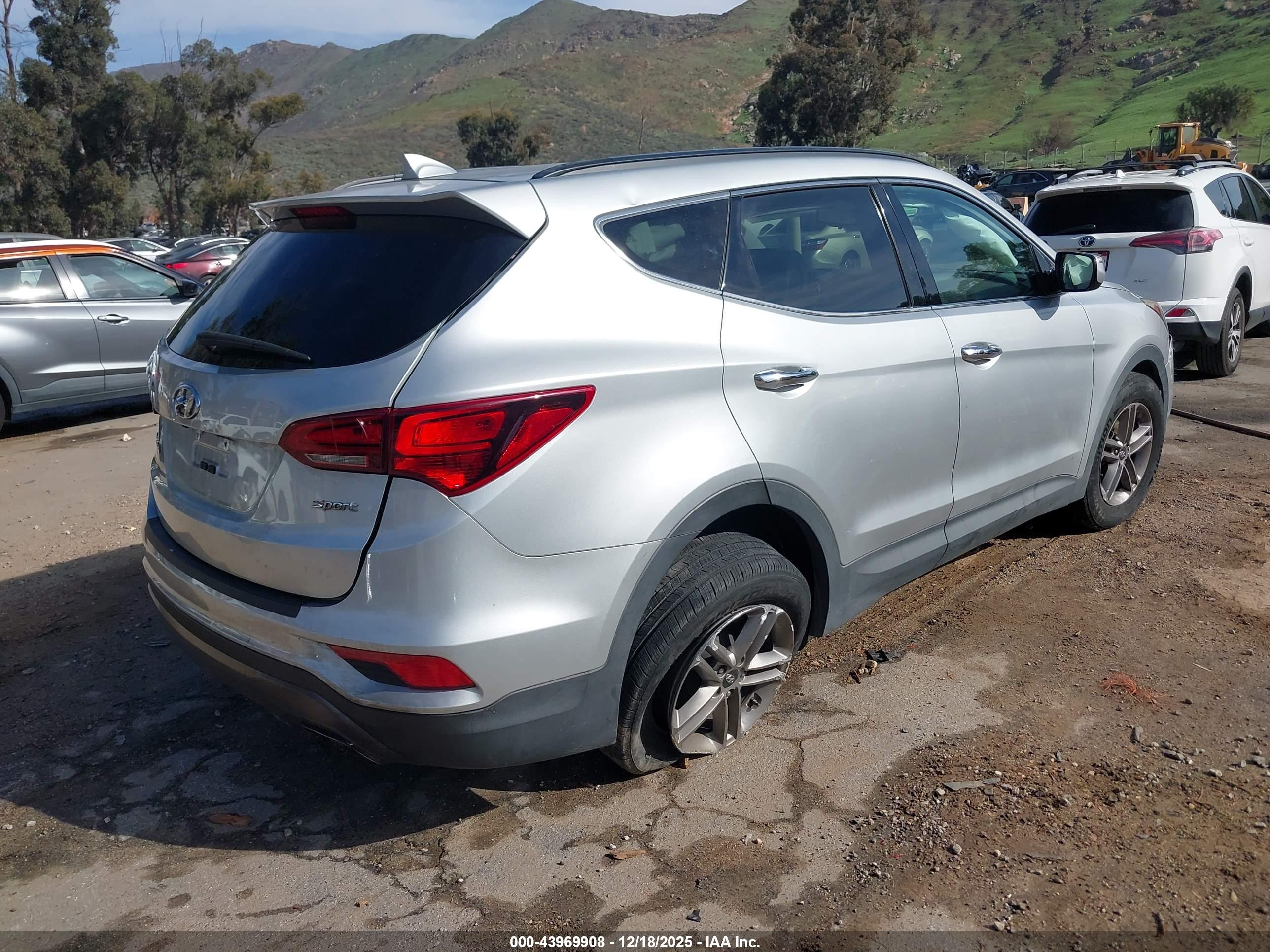 HYUNDAI SANTA image 4
