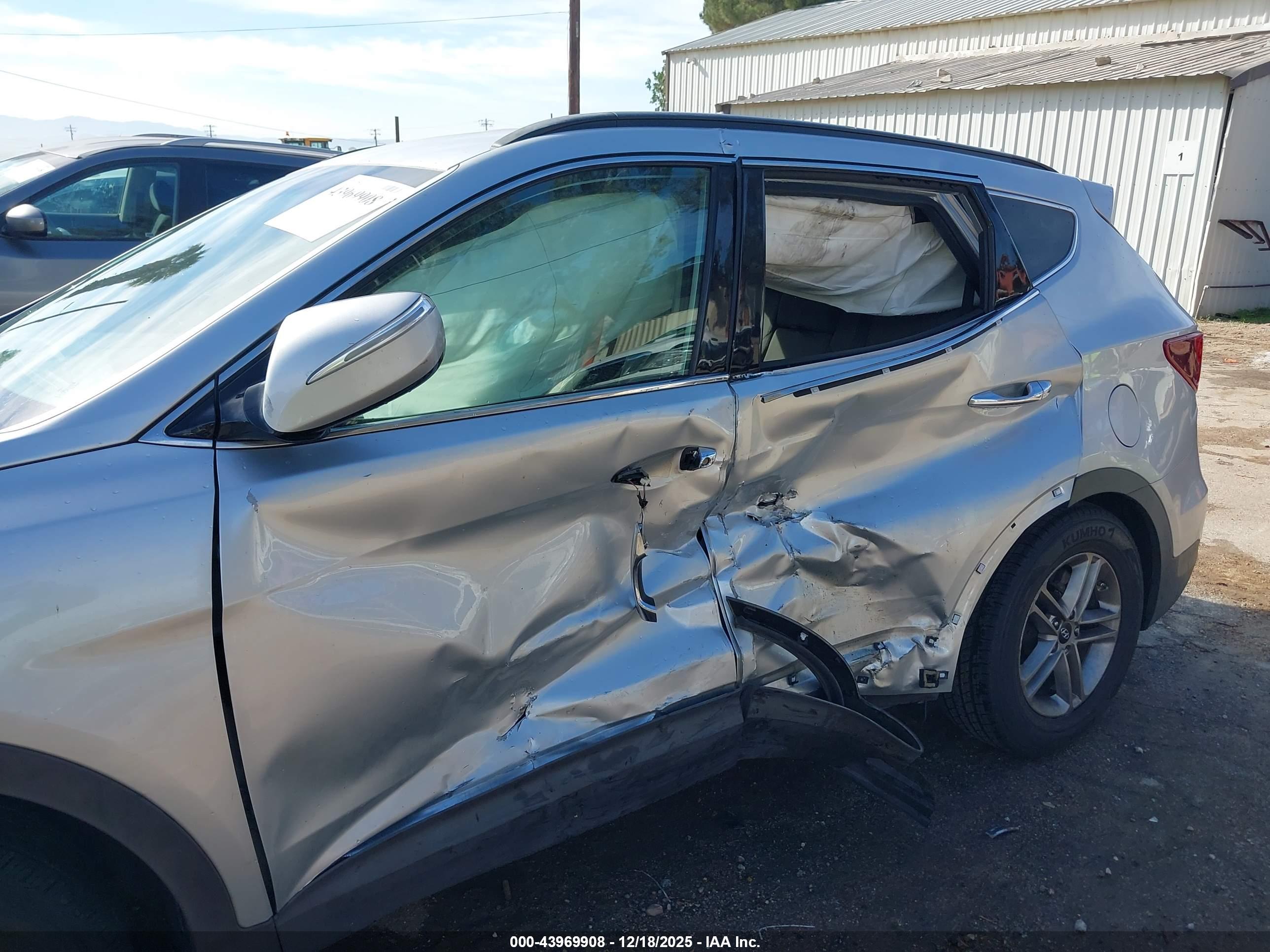 HYUNDAI SANTA image 6