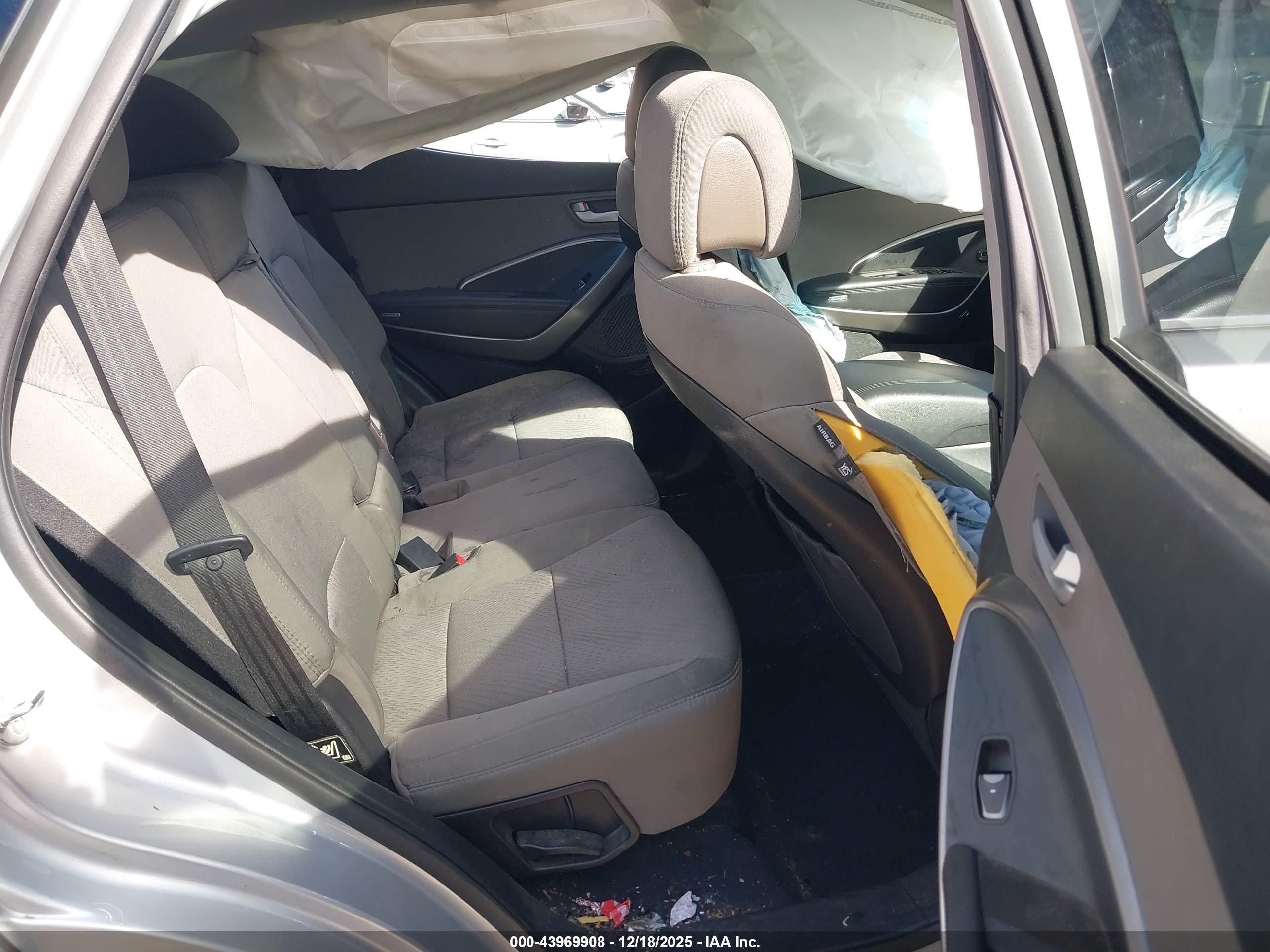 HYUNDAI SANTA image 8