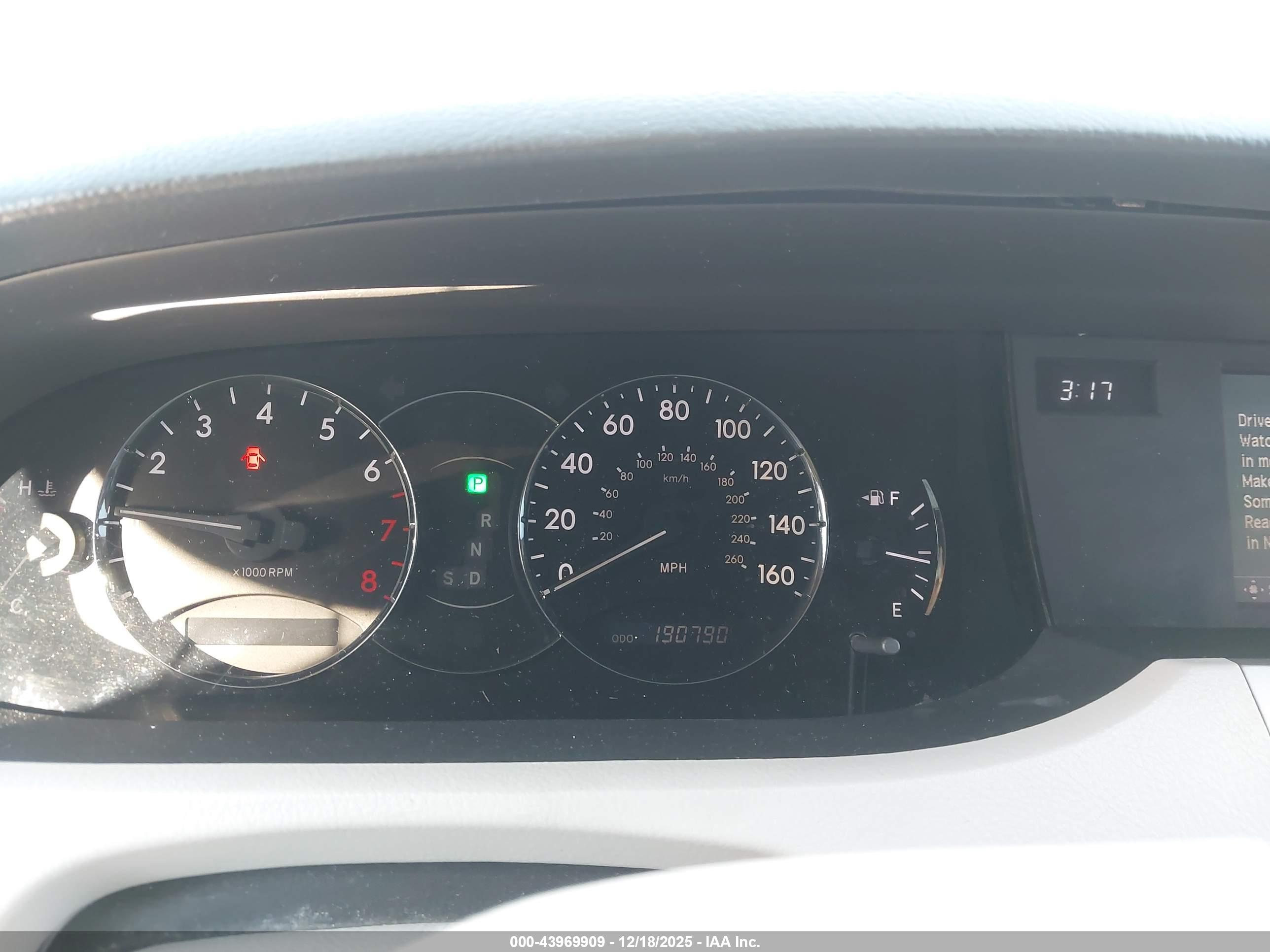 TOYOTA AVALON image 7