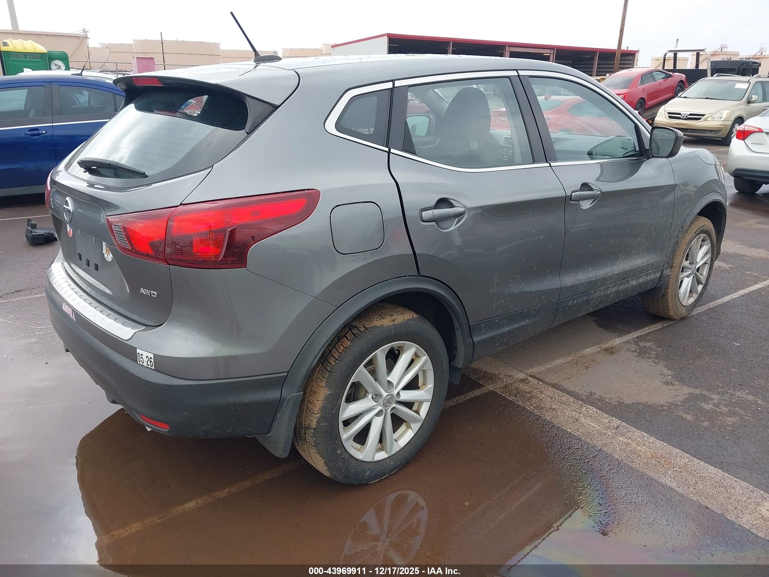 NISSAN ROGUE image 4