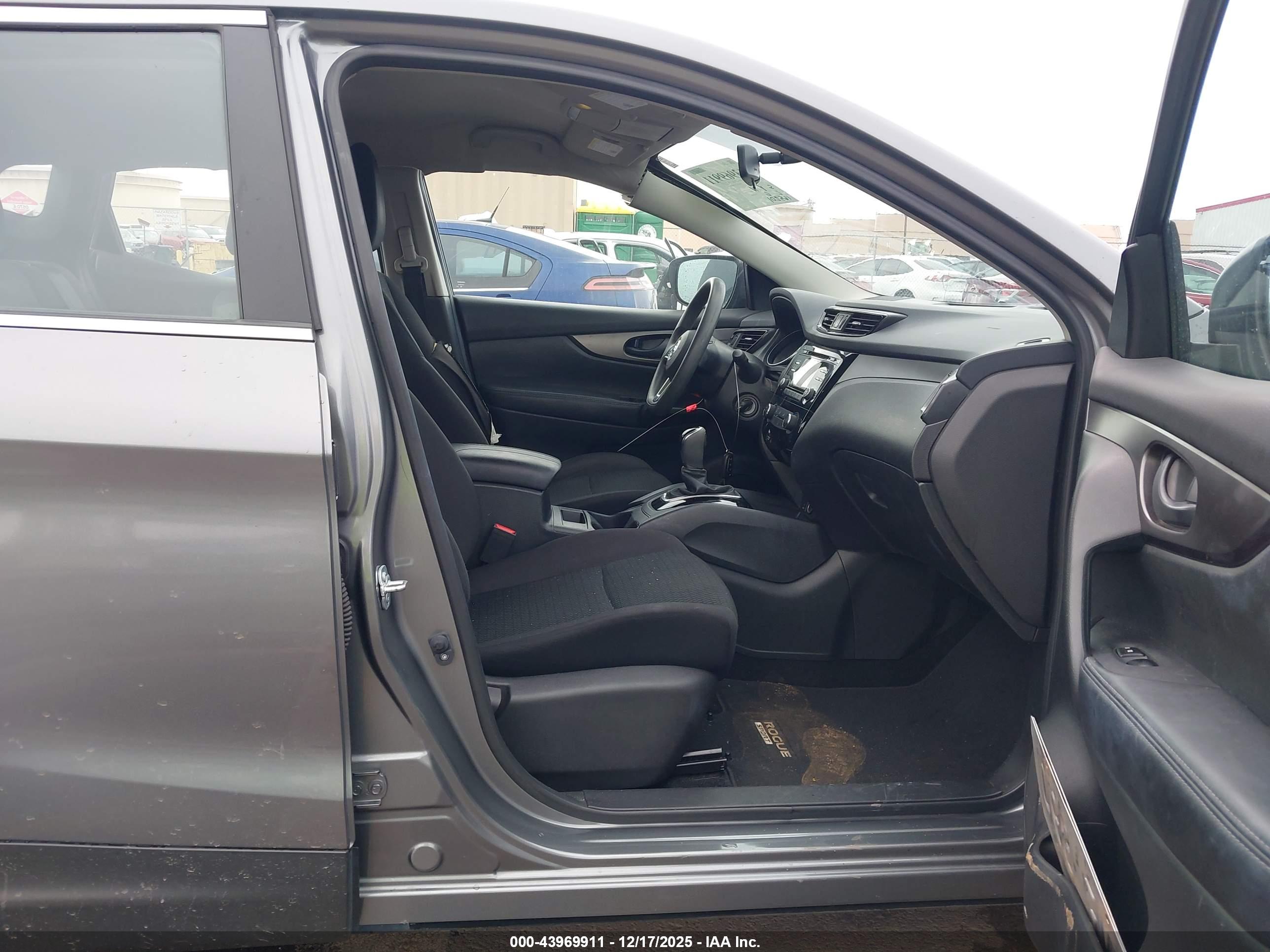 NISSAN ROGUE image 5
