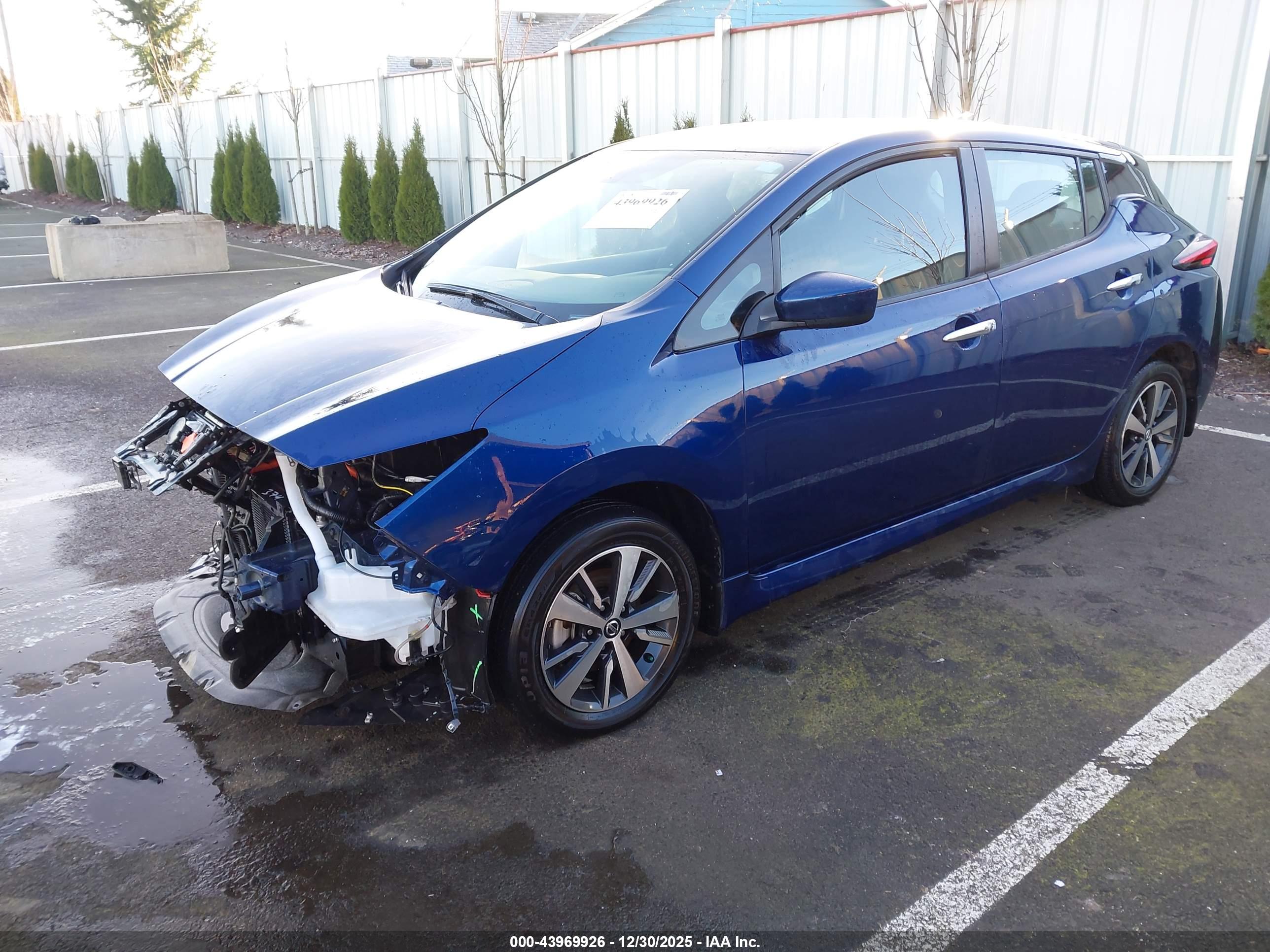 NISSAN LEAF image 2