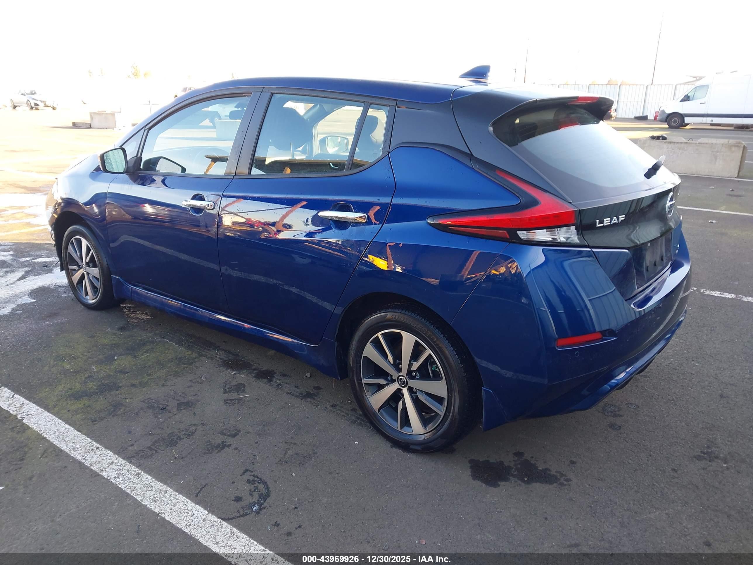 NISSAN LEAF image 3