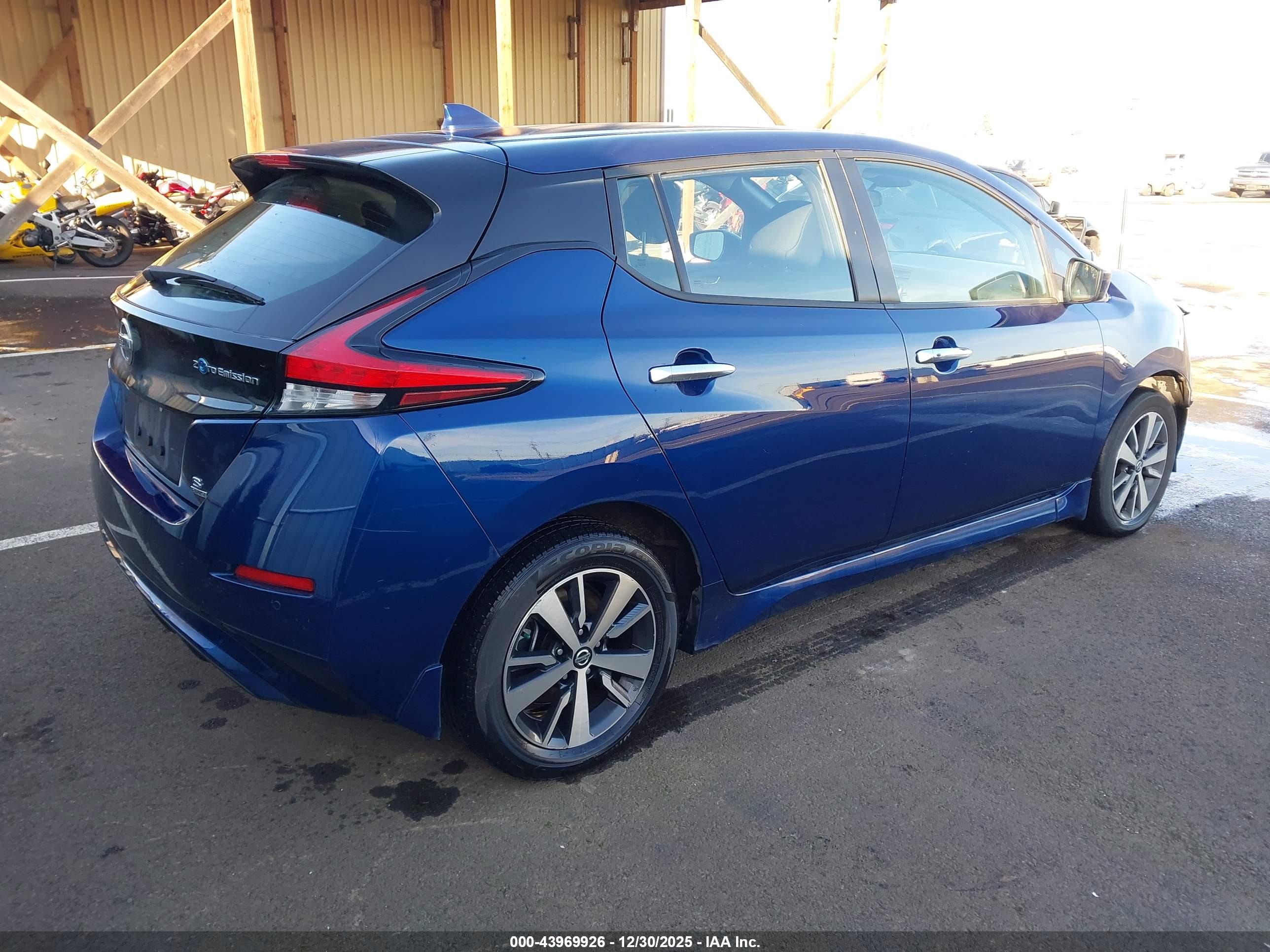 NISSAN LEAF image 4