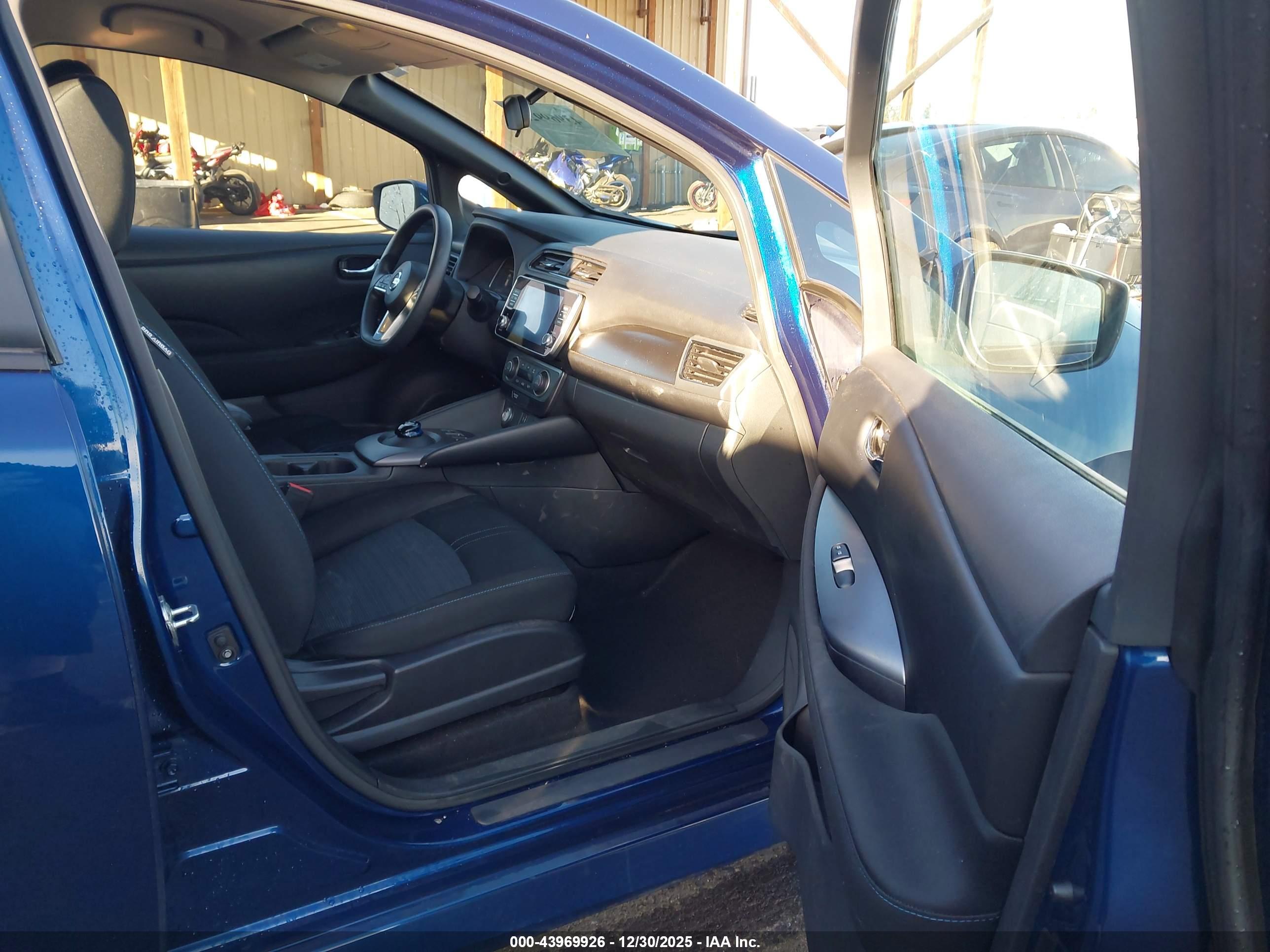 NISSAN LEAF image 5