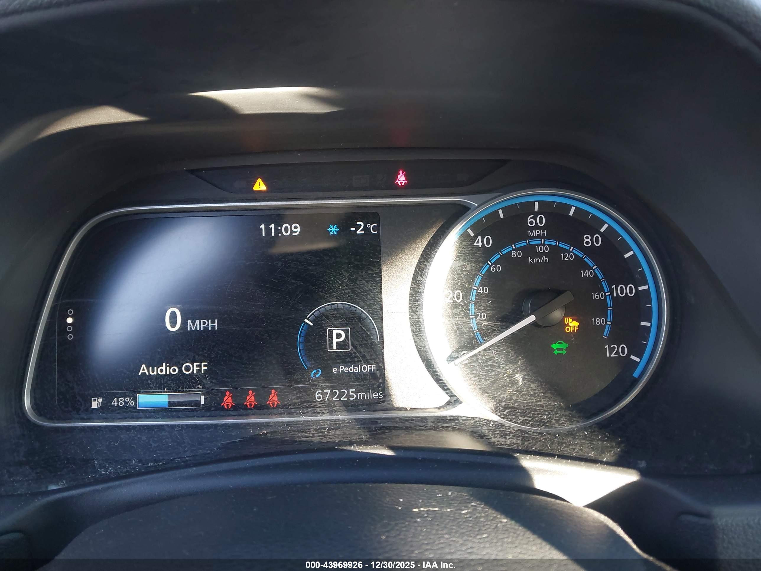 NISSAN LEAF image 7