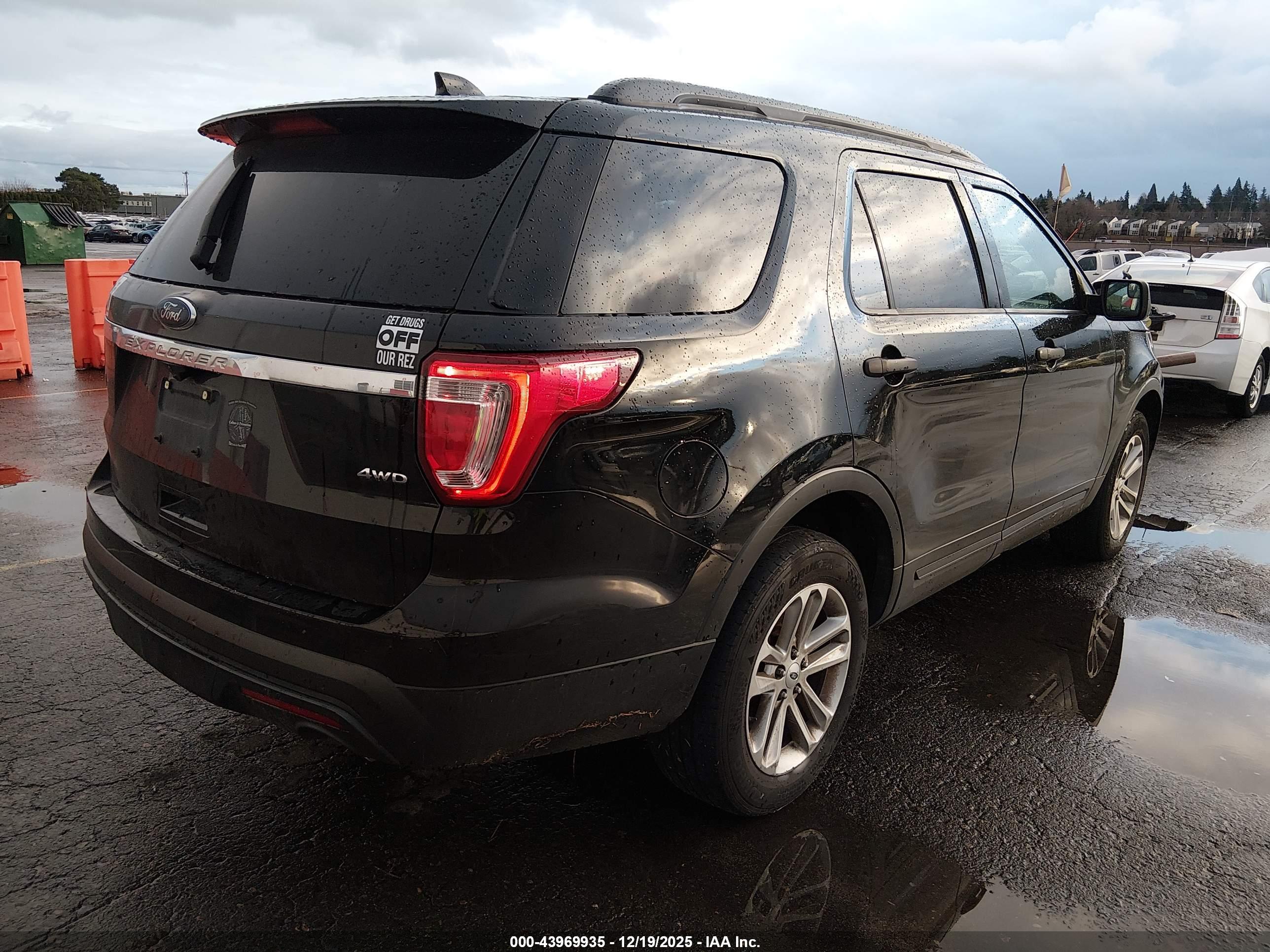 FORD EXPLORER image 4