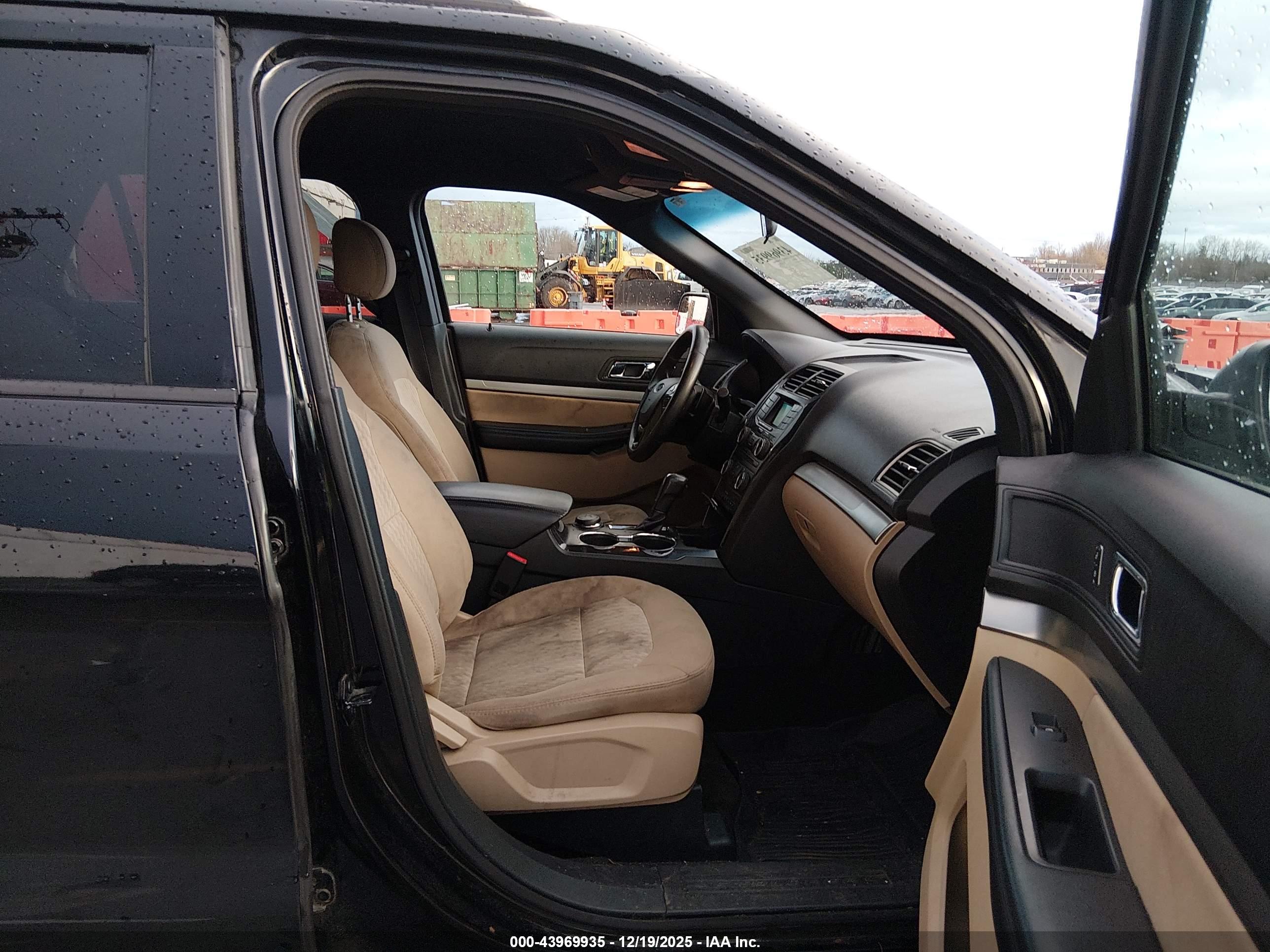 FORD EXPLORER image 5
