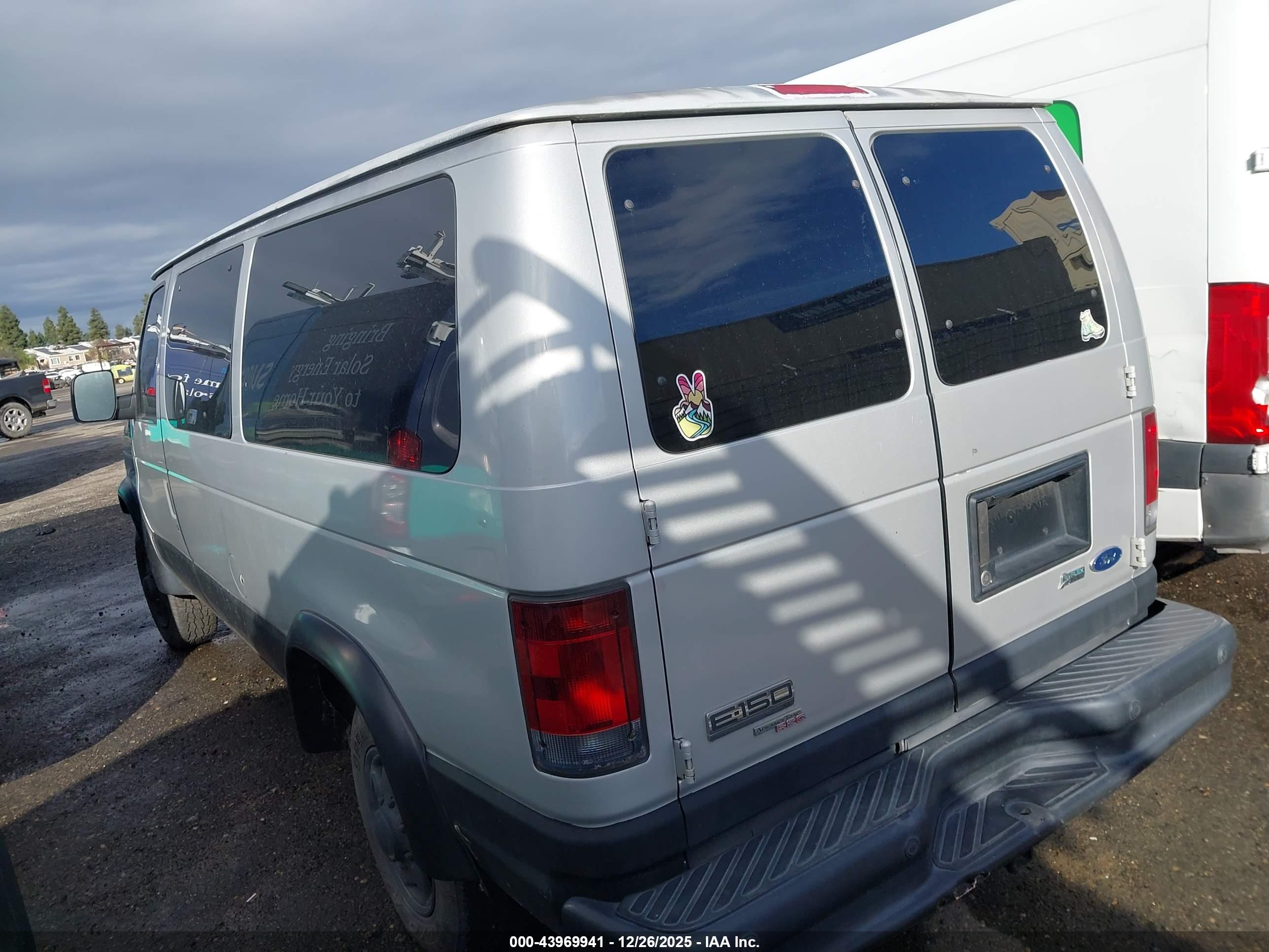 FORD E-150 image 3