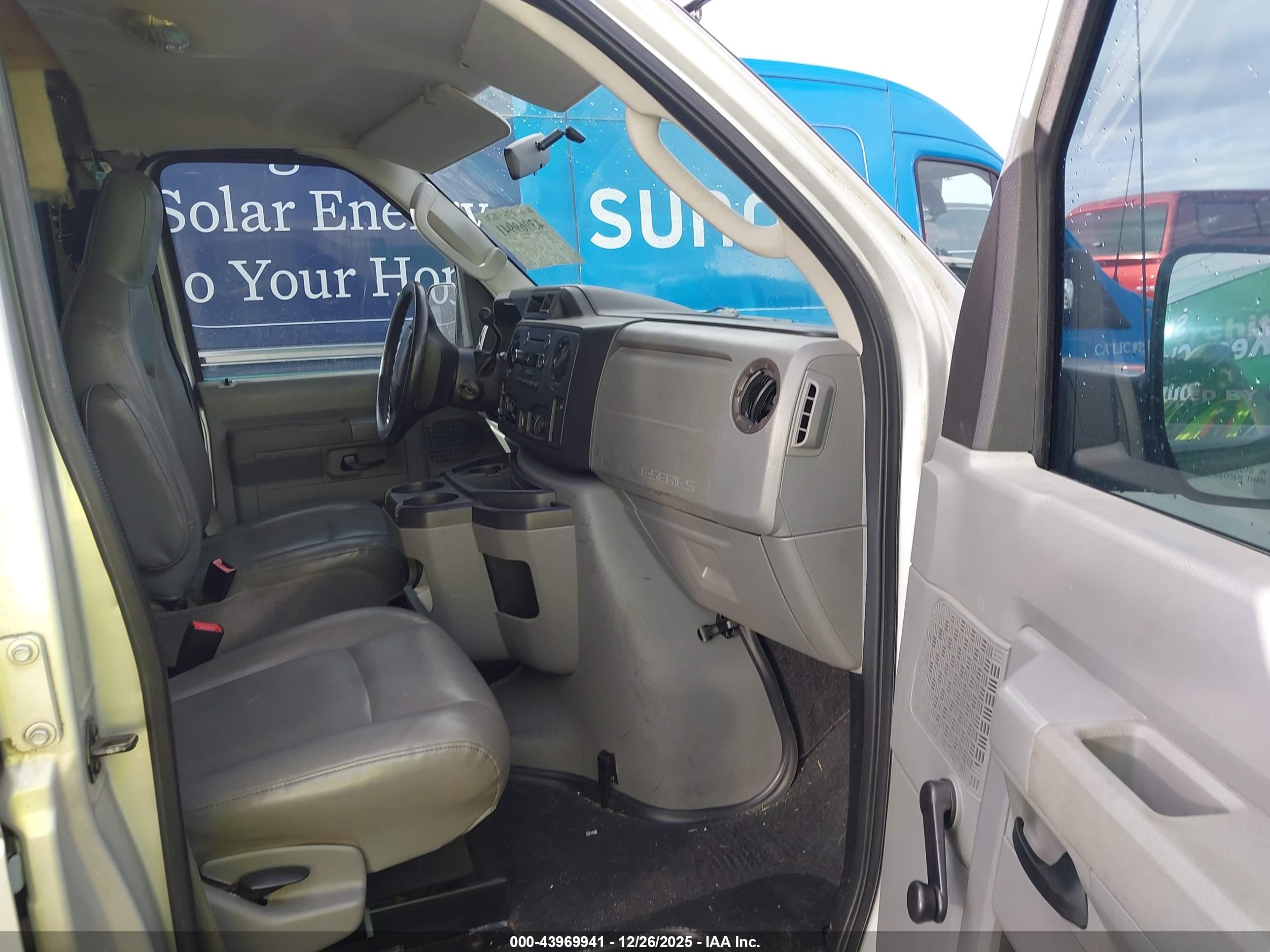 FORD E-150 image 5