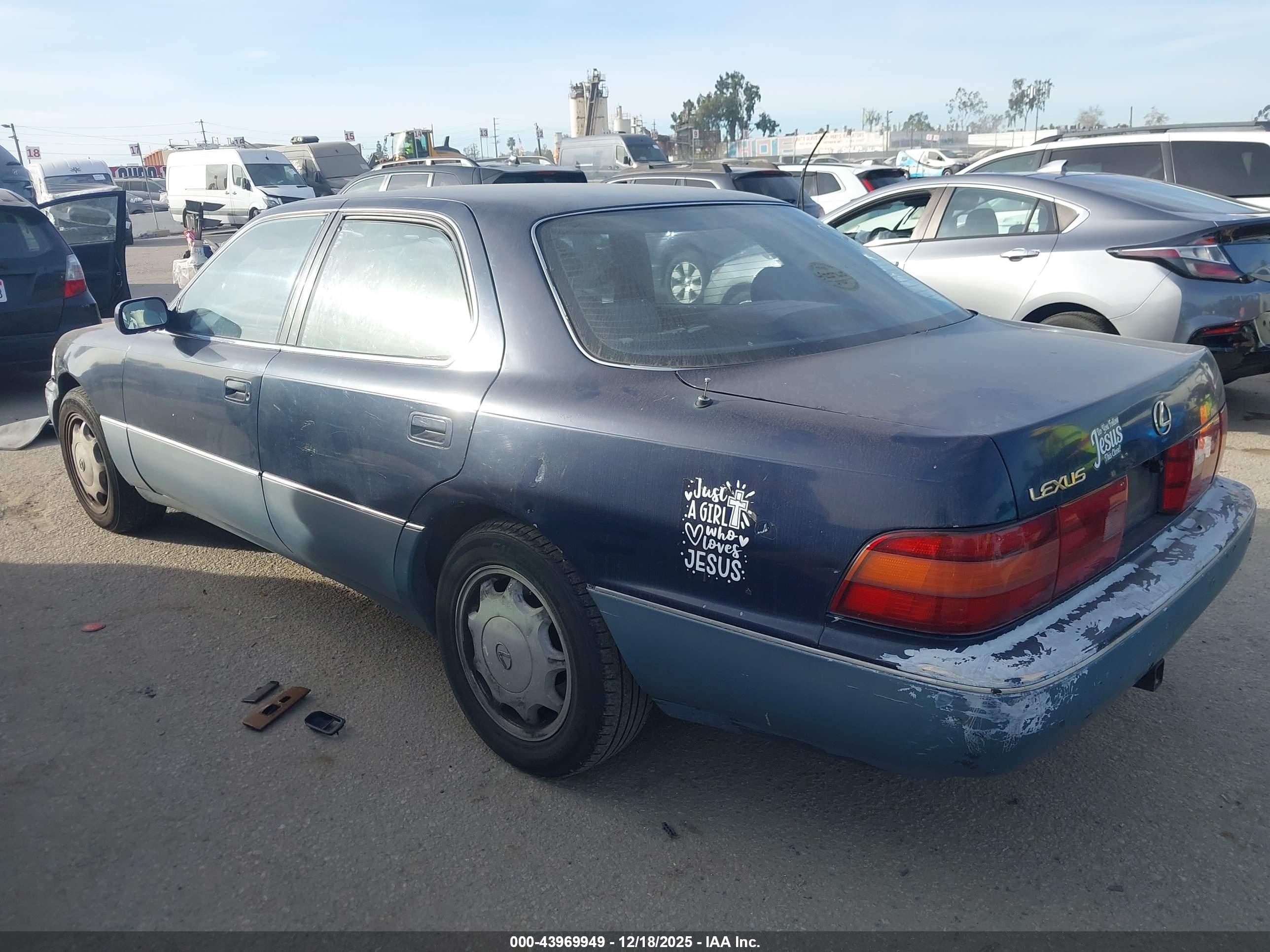 LEXUS LS image 3
