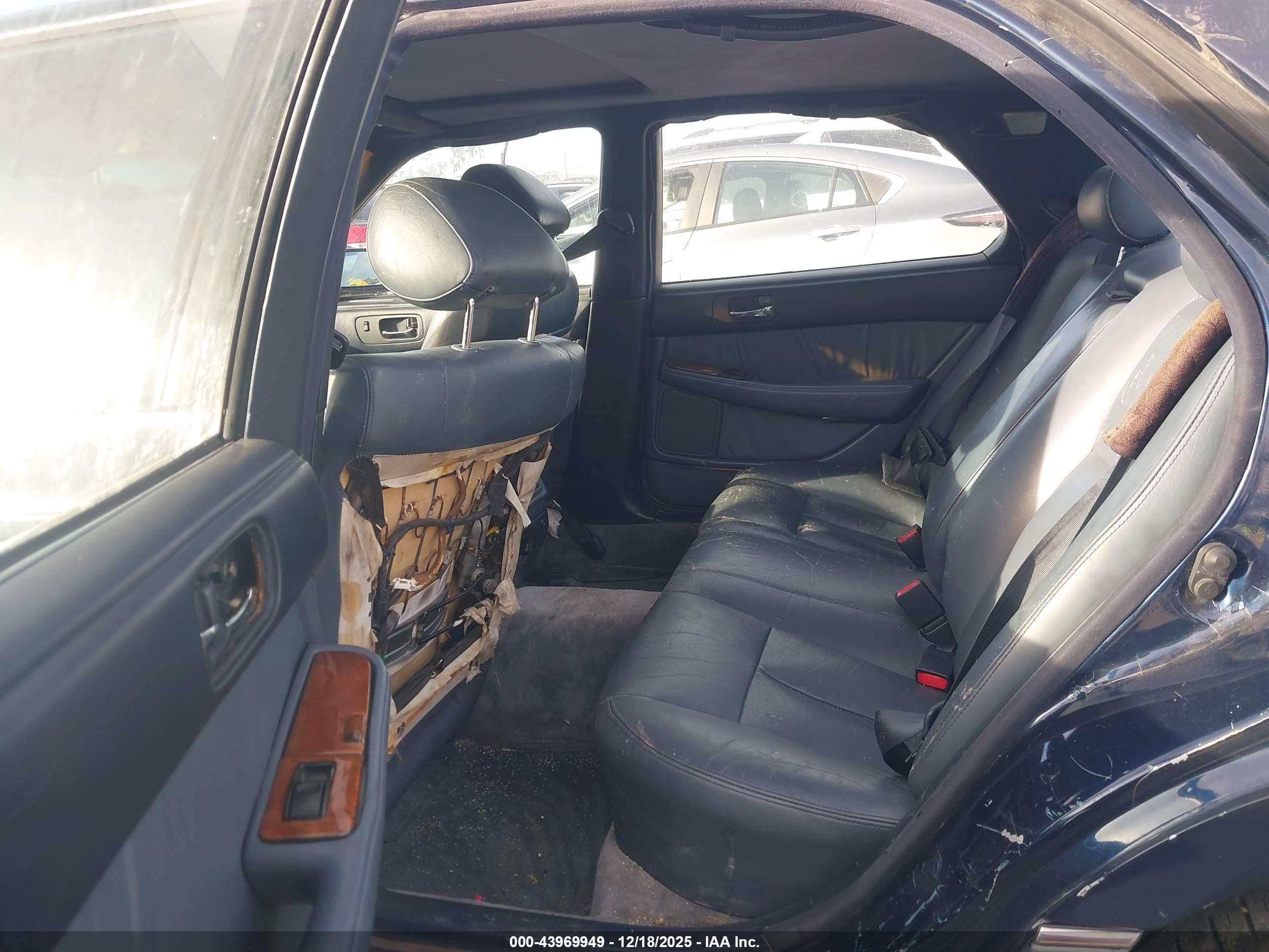 LEXUS LS image 8
