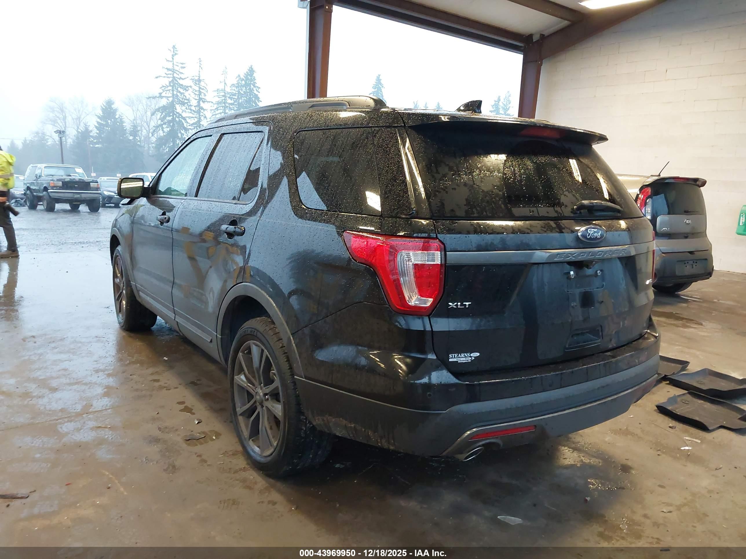 FORD EXPLORER image 3