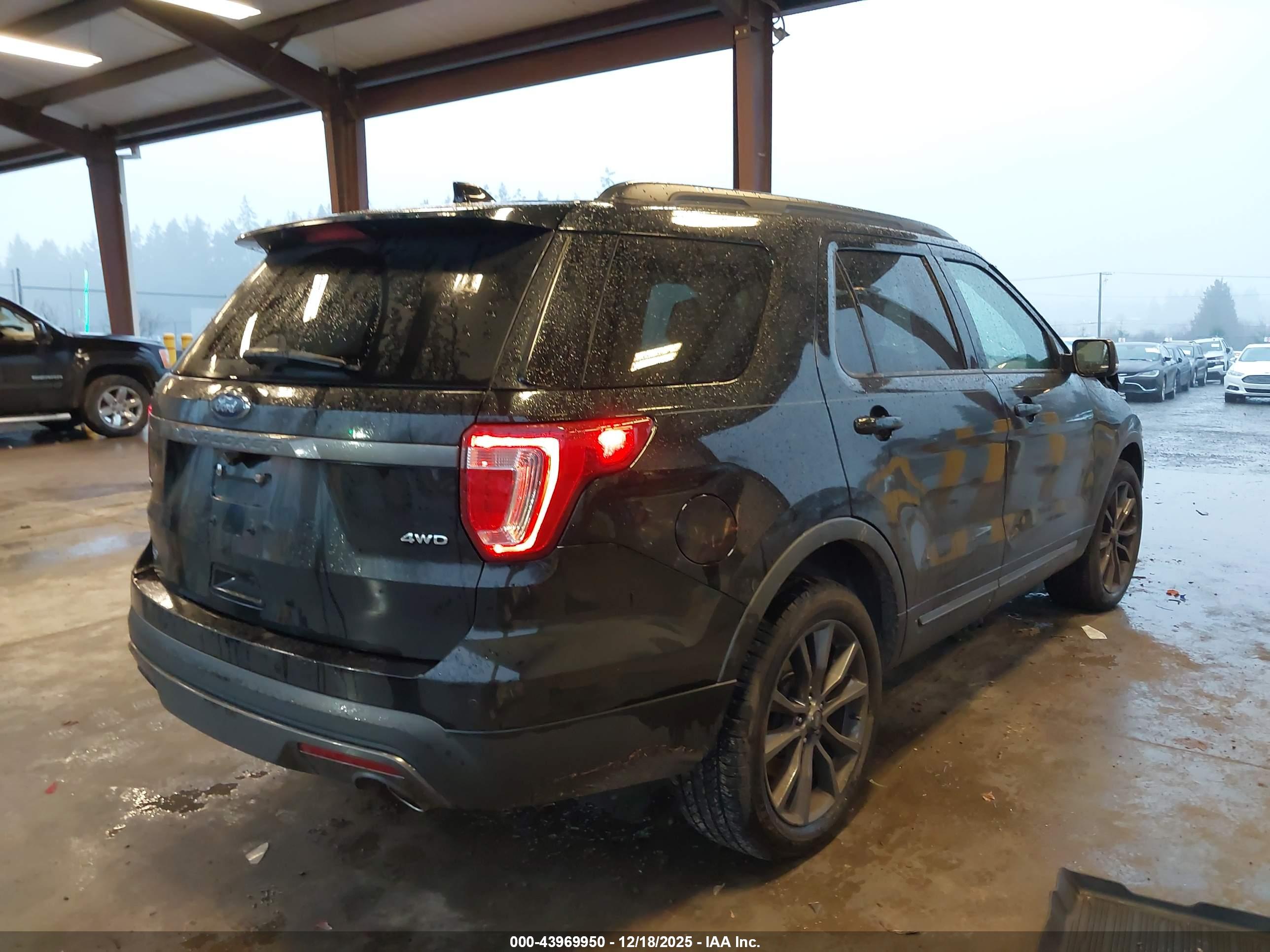 FORD EXPLORER image 4