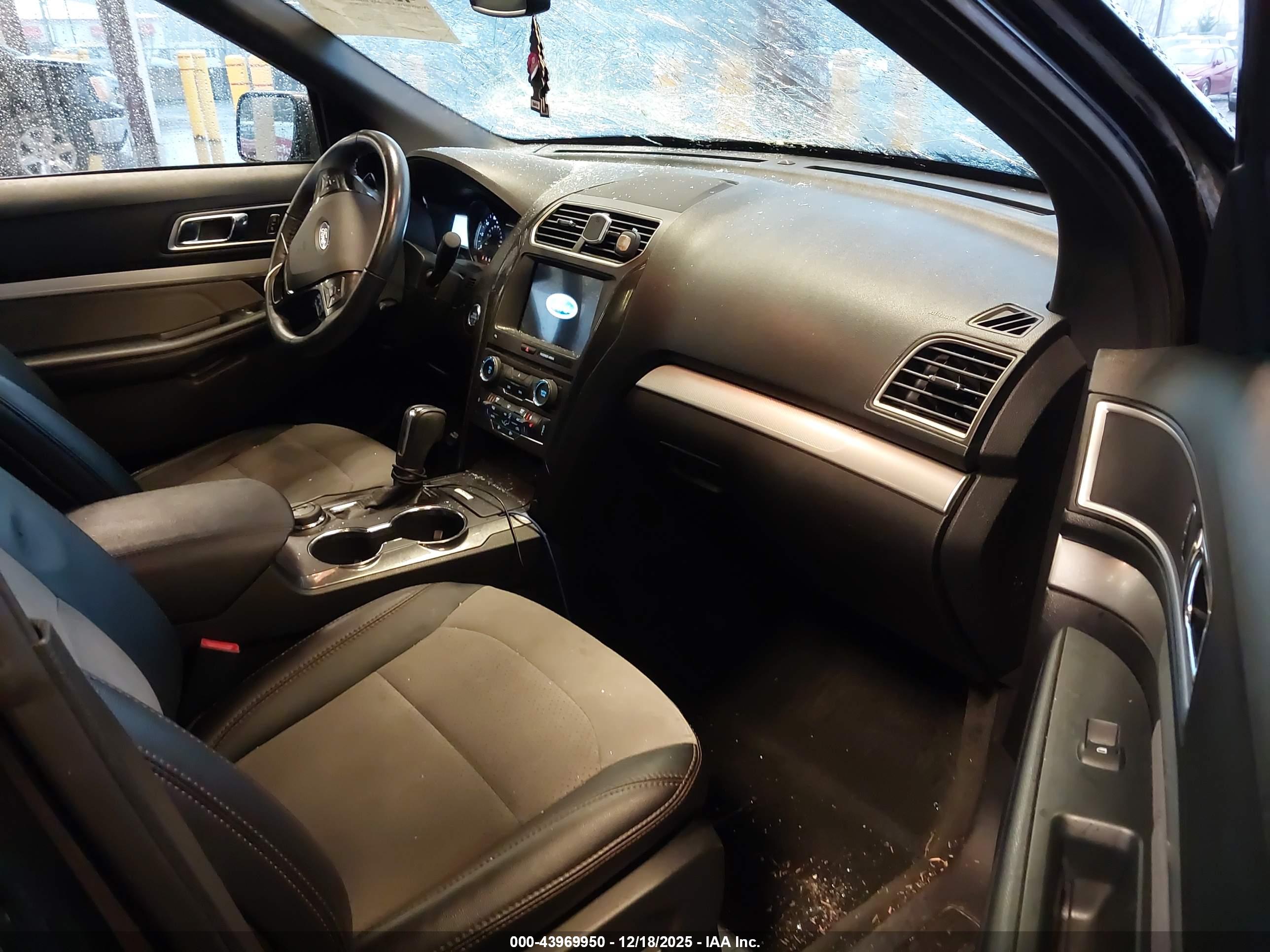 FORD EXPLORER image 5