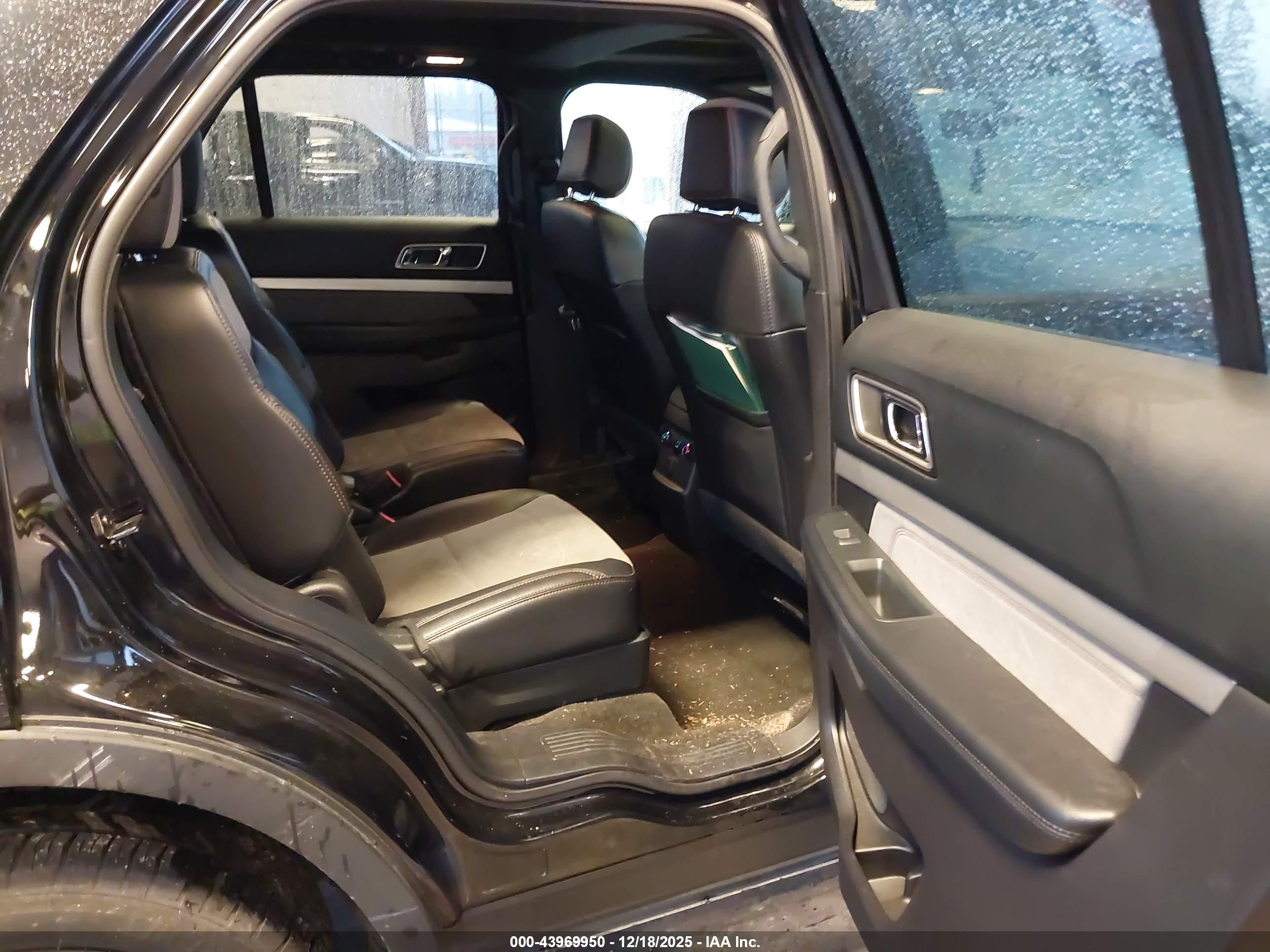 FORD EXPLORER image 8