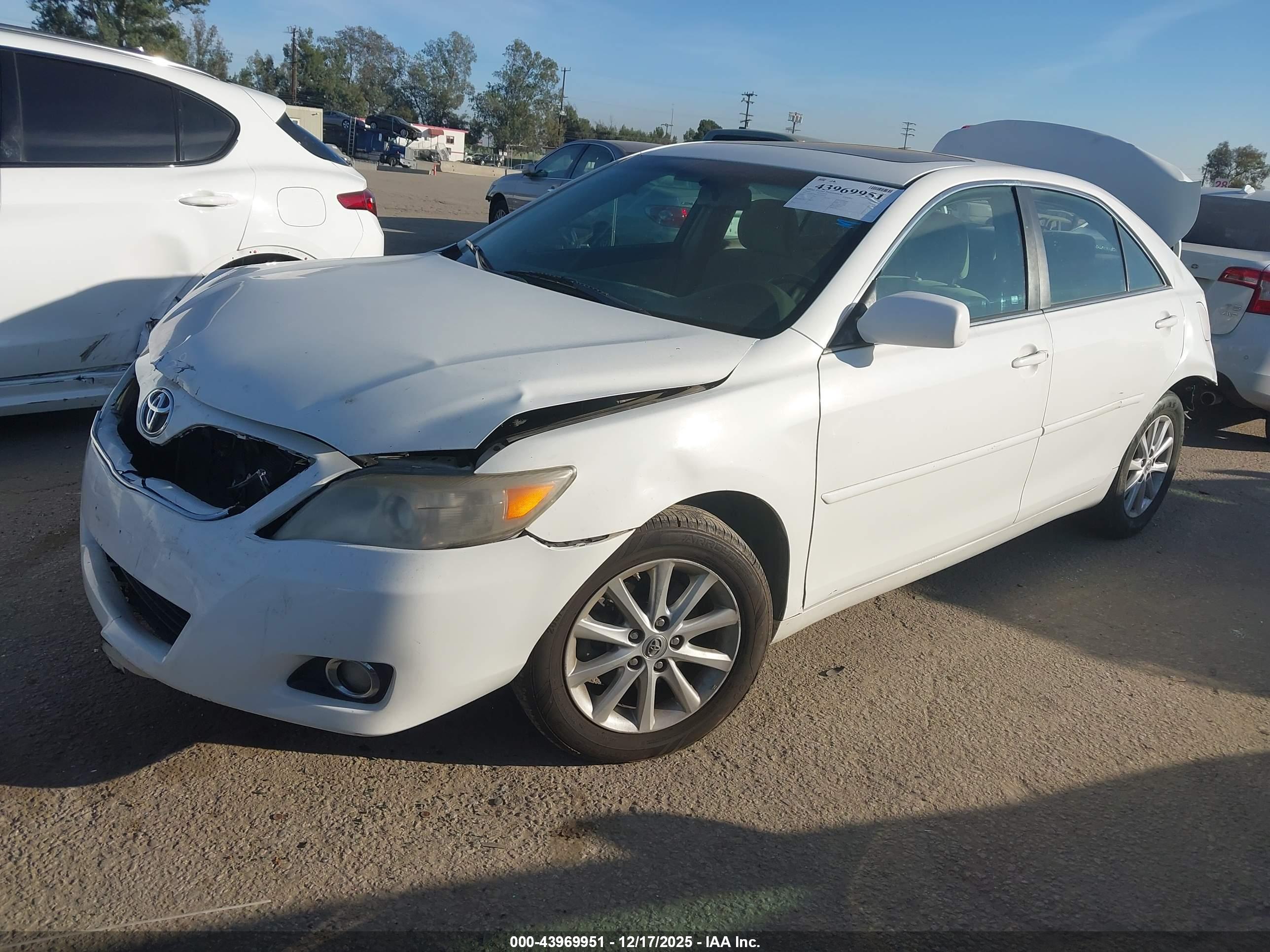 TOYOTA CAMRY image 2