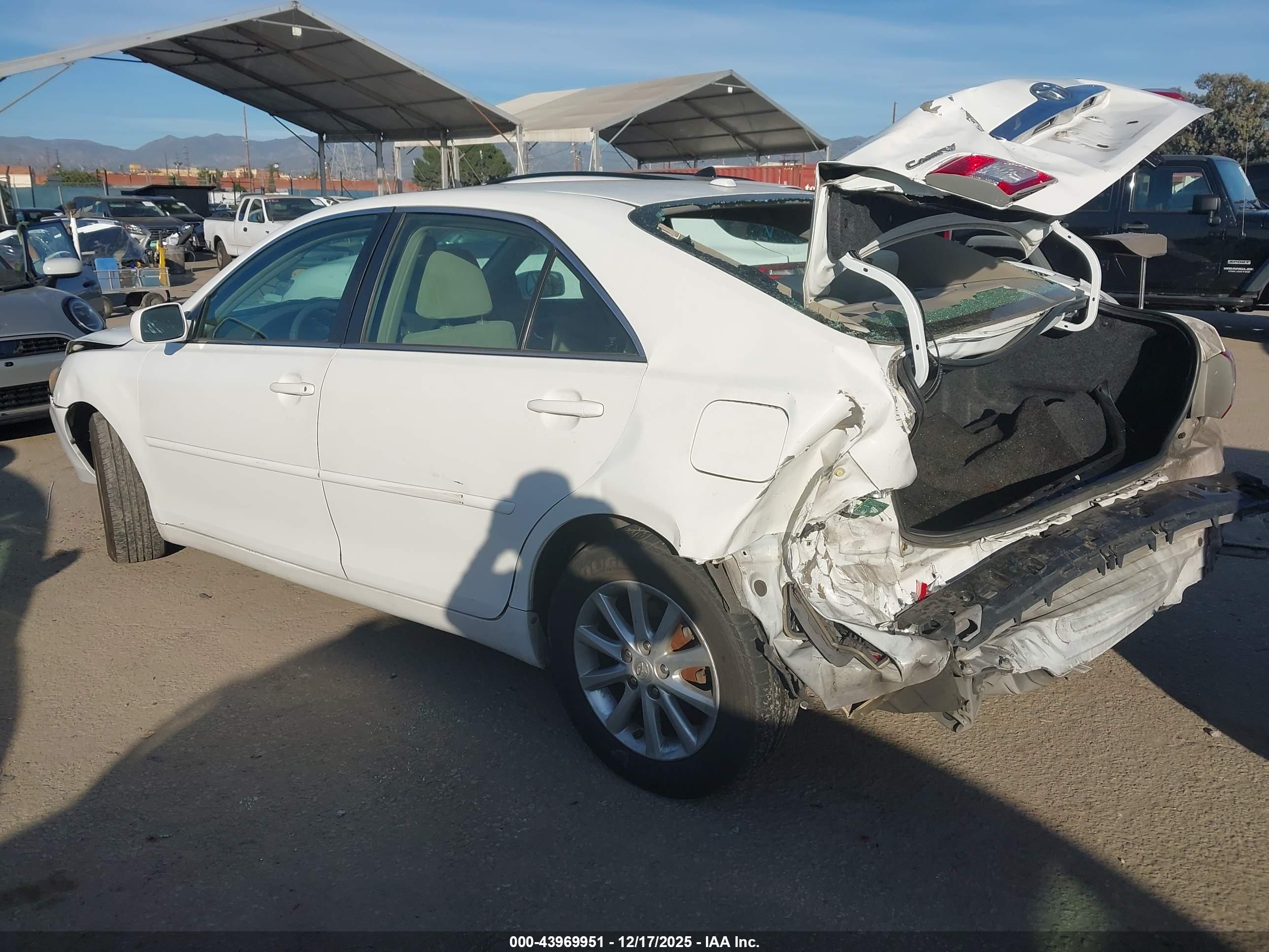 TOYOTA CAMRY image 3