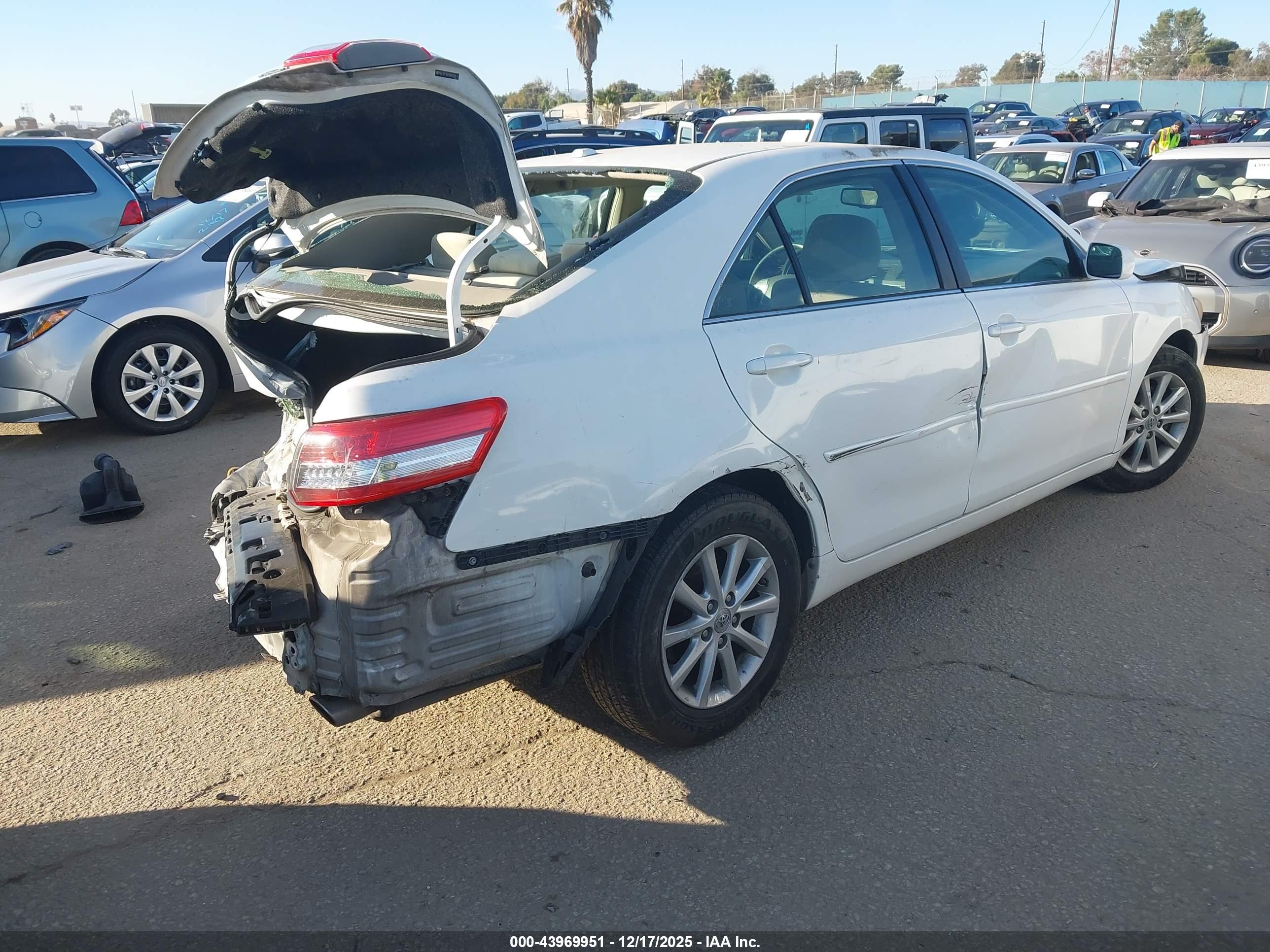 TOYOTA CAMRY image 4