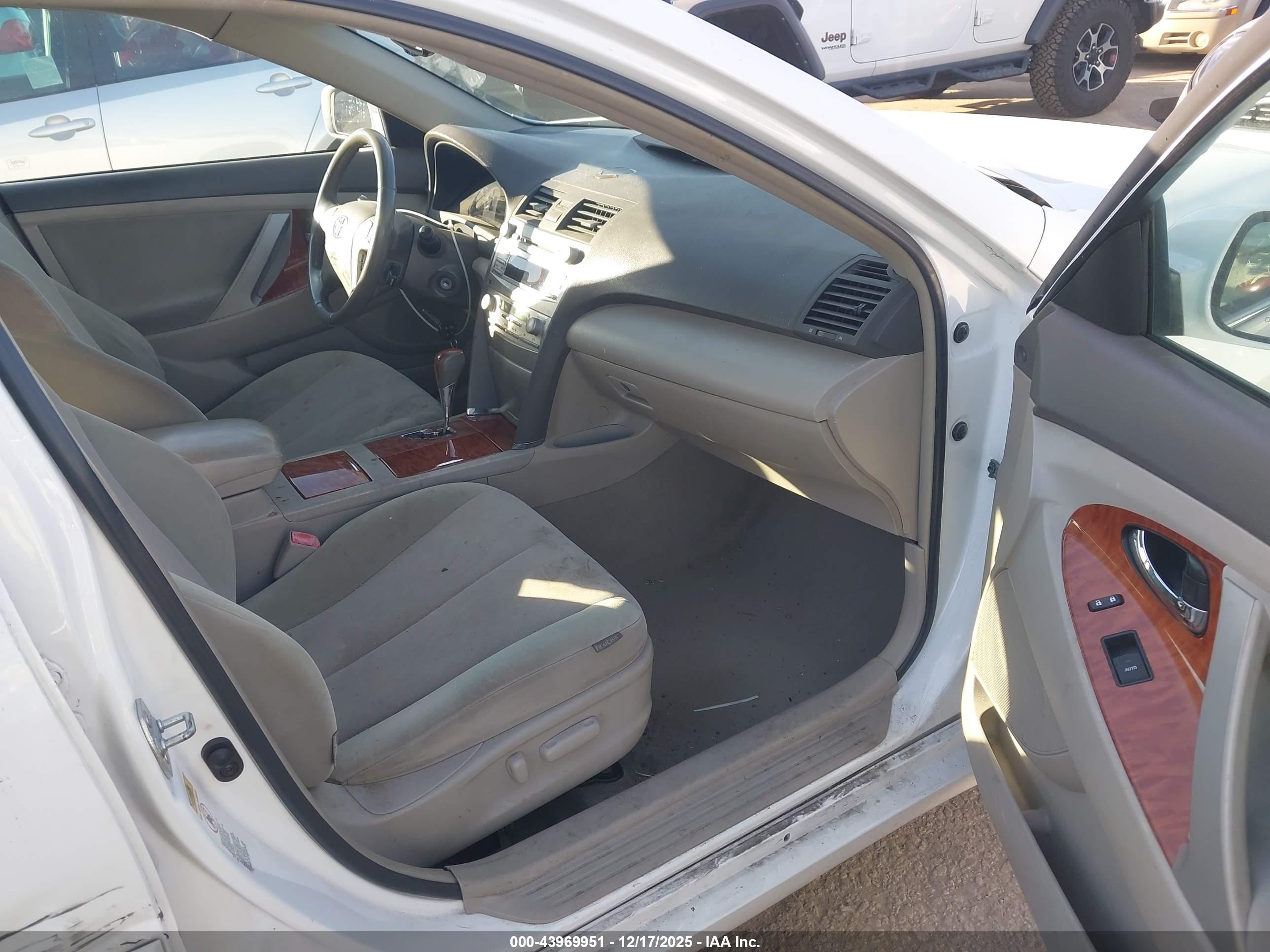 TOYOTA CAMRY image 5
