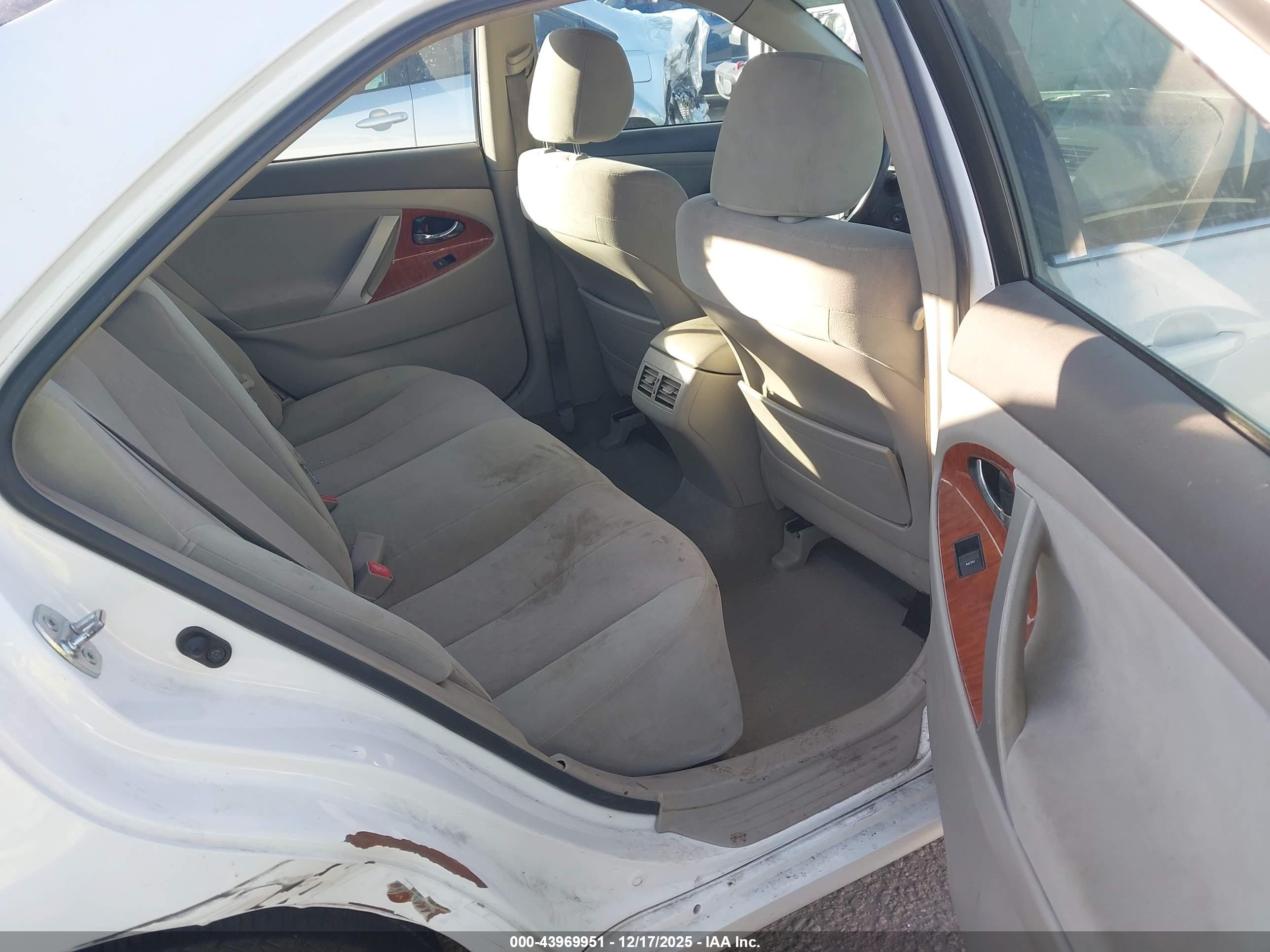 TOYOTA CAMRY image 8