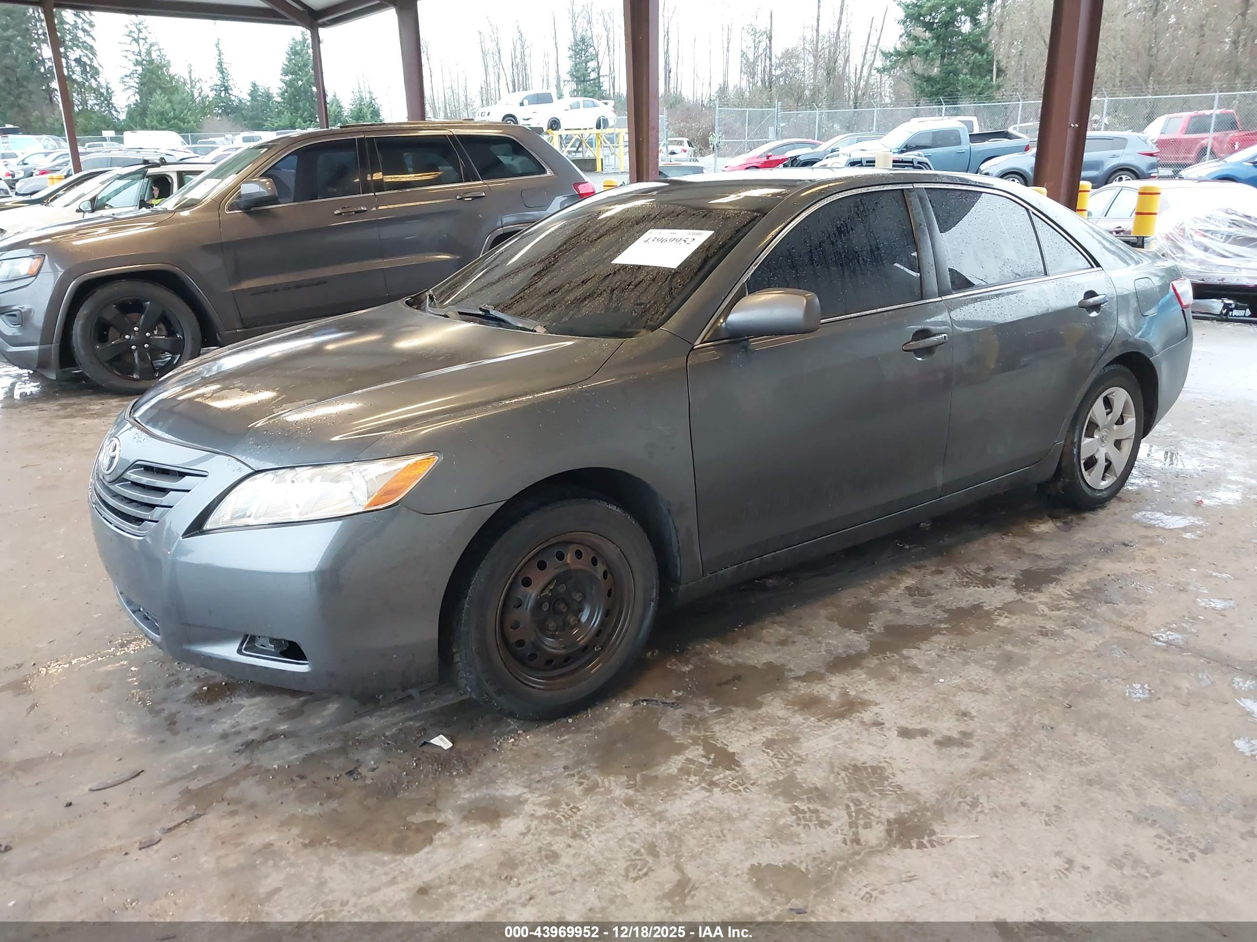 TOYOTA CAMRY image 2