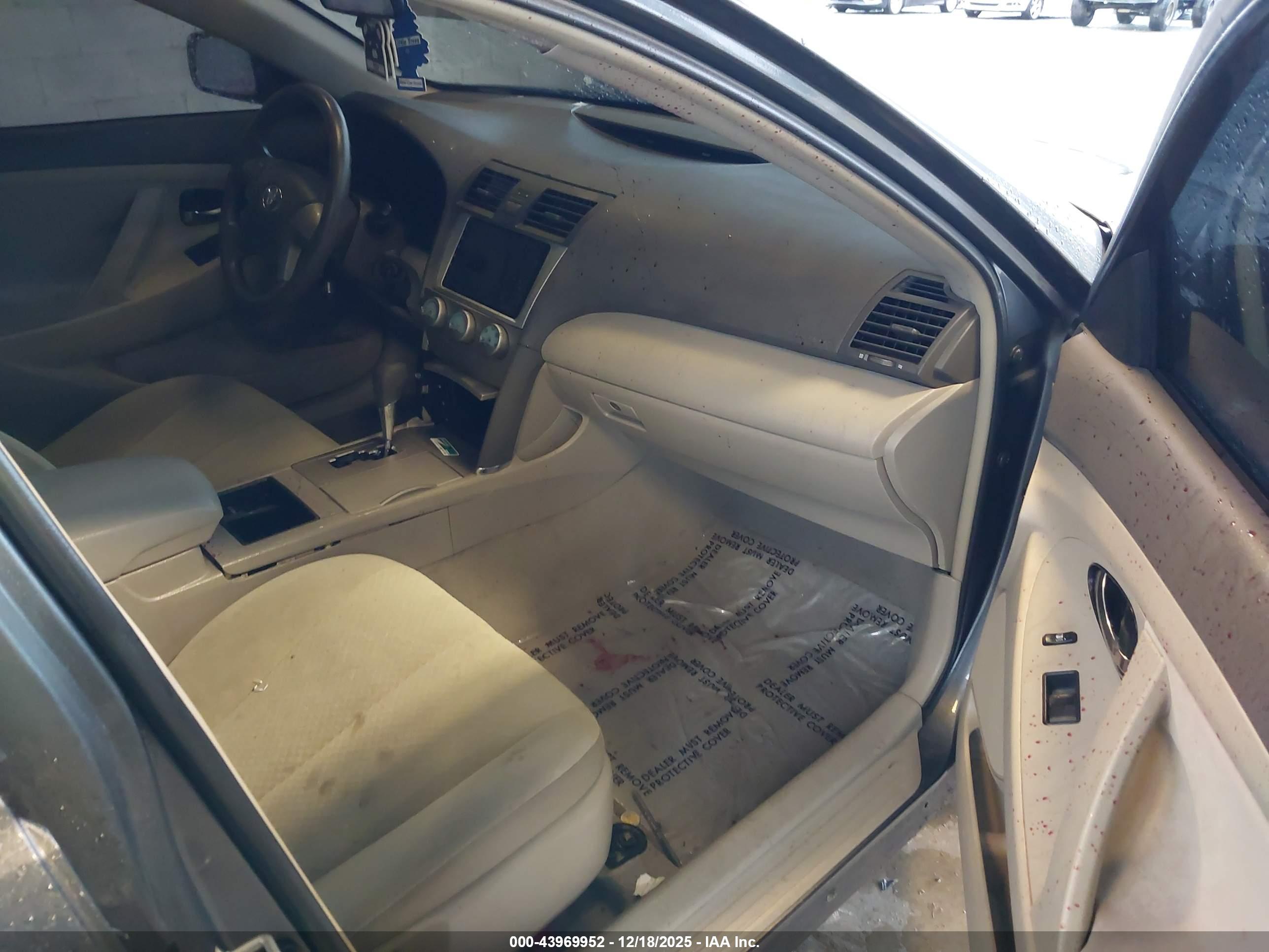 TOYOTA CAMRY image 5