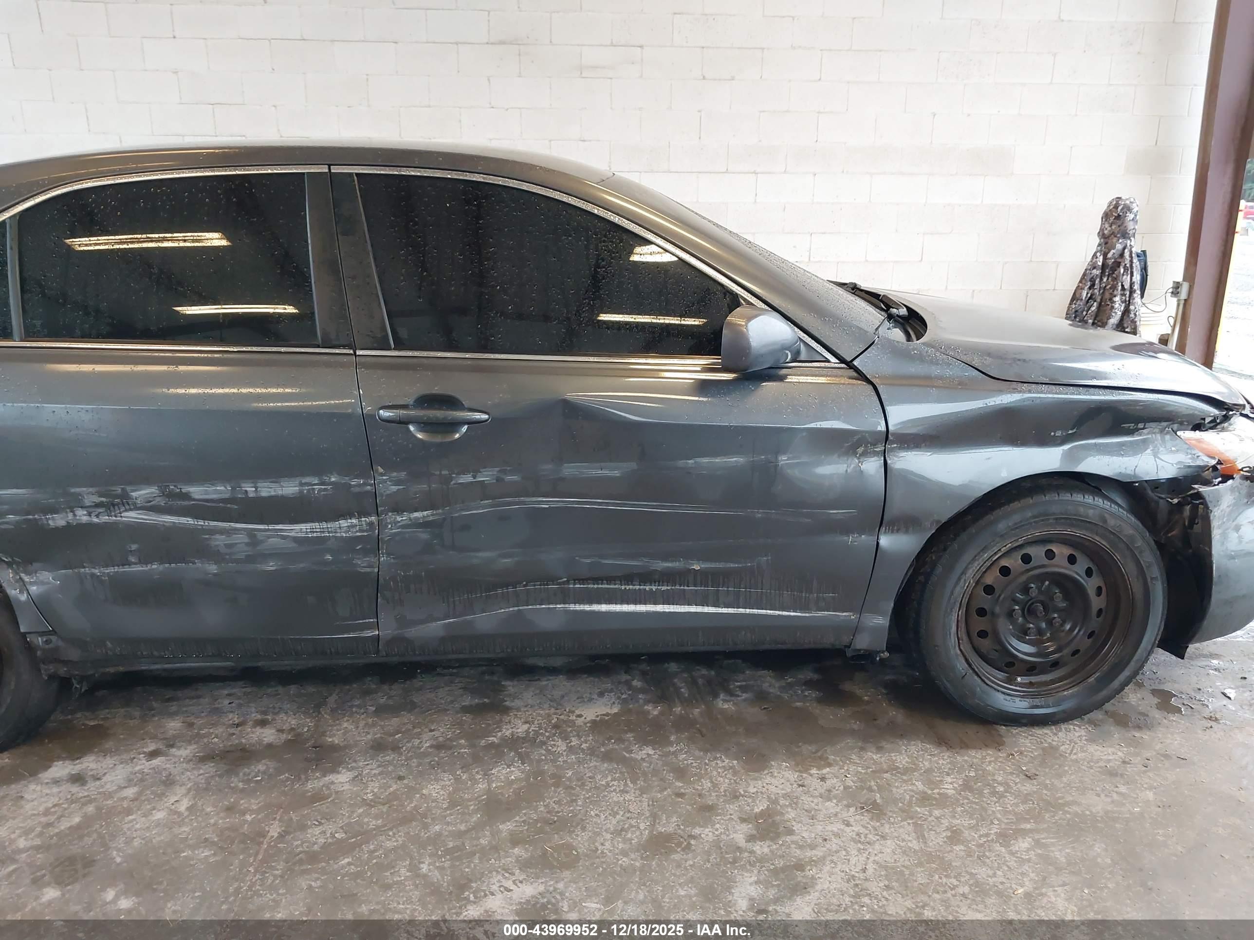 TOYOTA CAMRY image 6