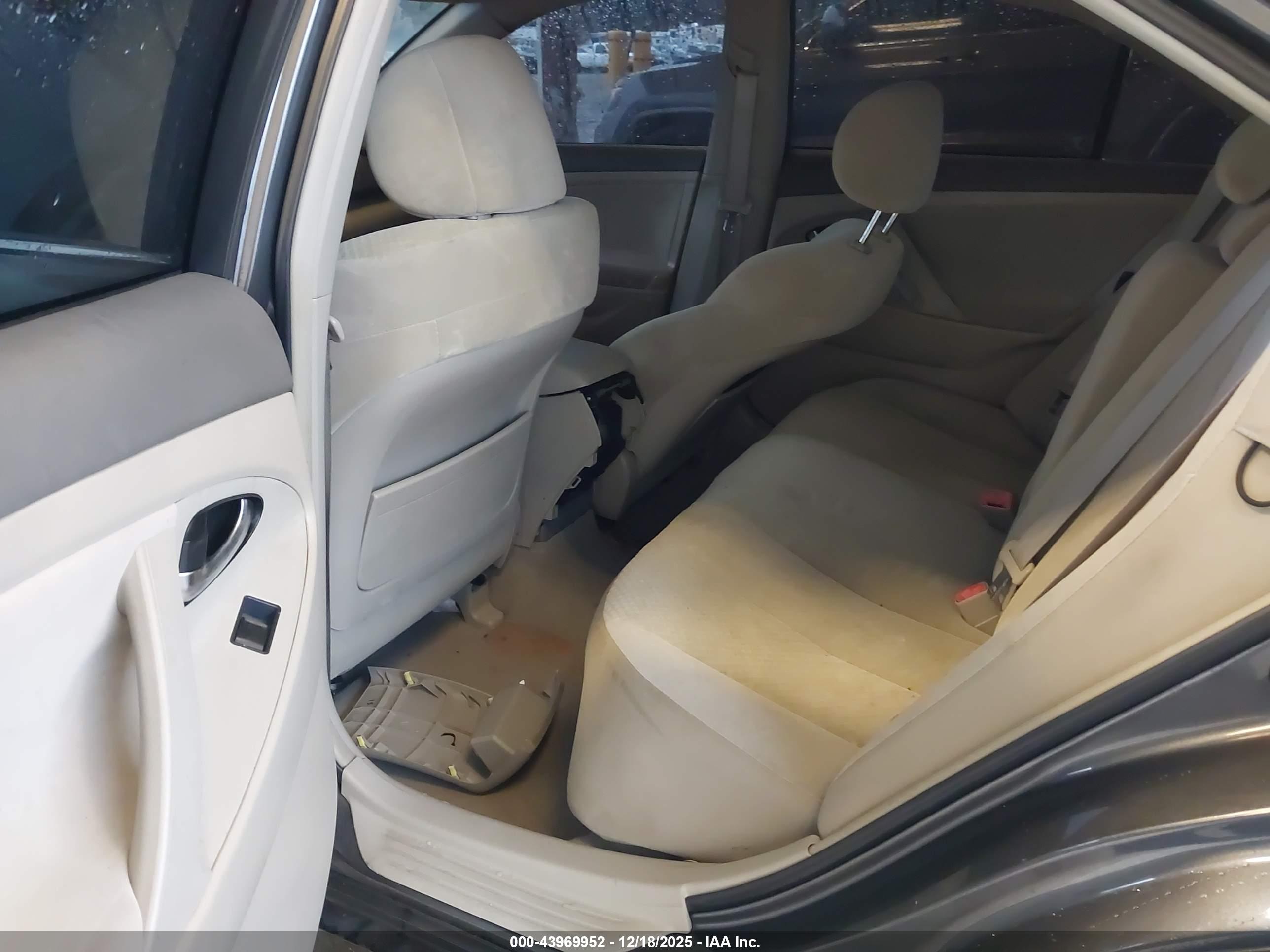 TOYOTA CAMRY image 8
