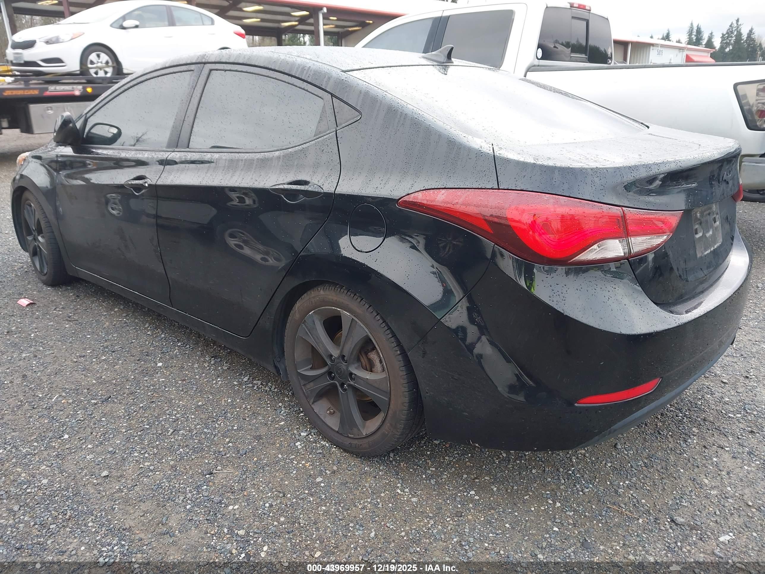 HYUNDAI ELANTRA image 3