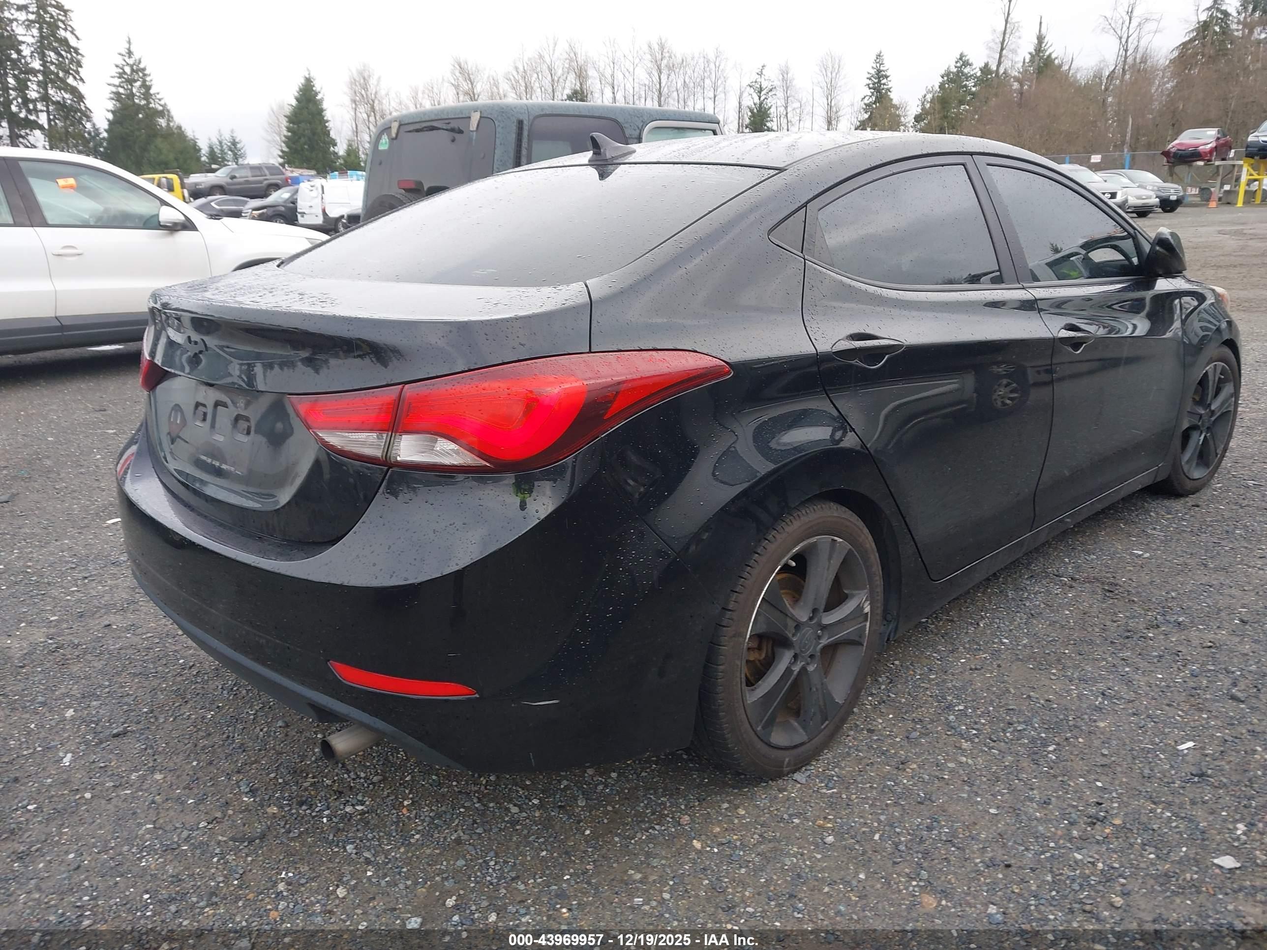 HYUNDAI ELANTRA image 4