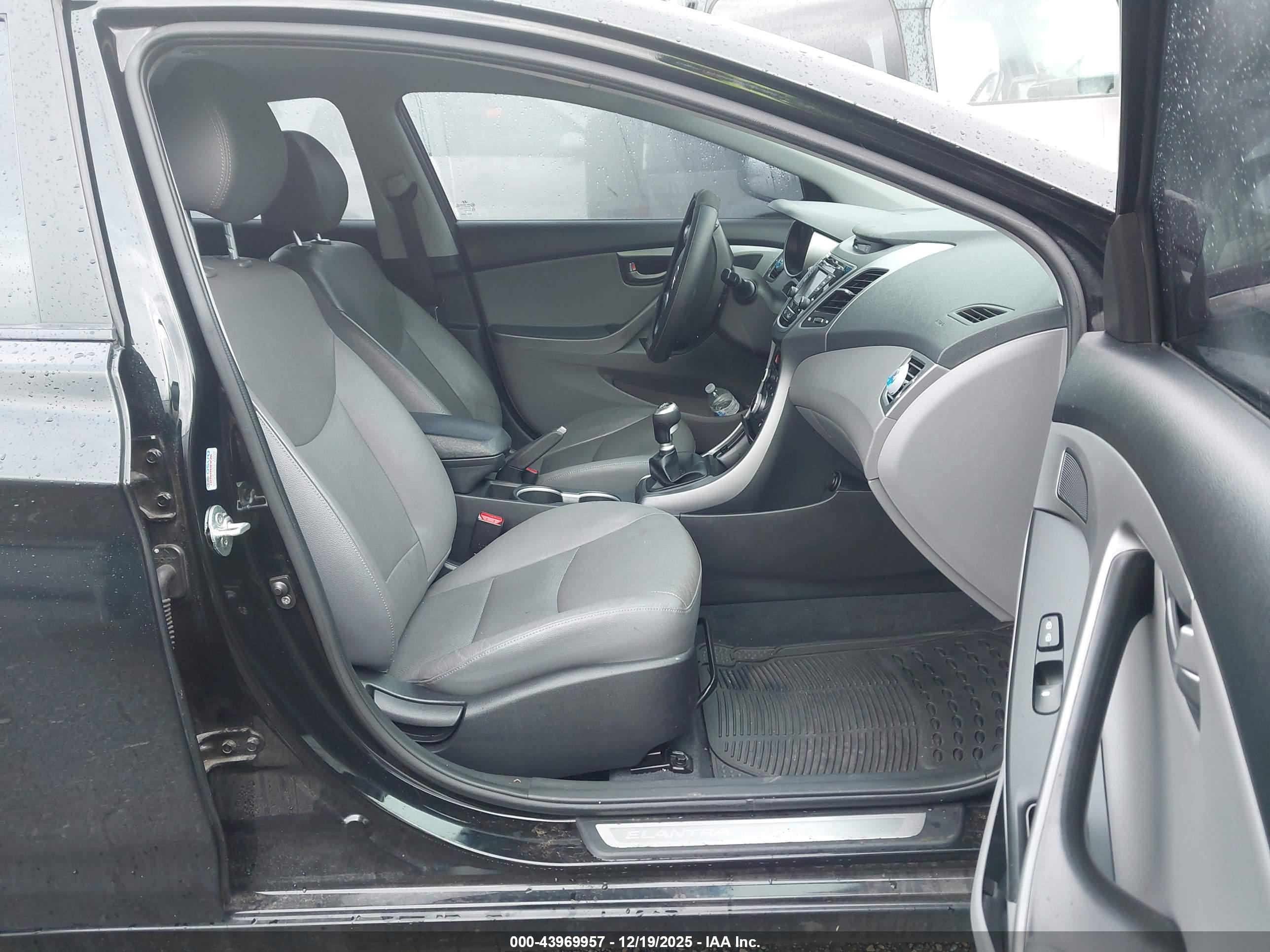 HYUNDAI ELANTRA image 5