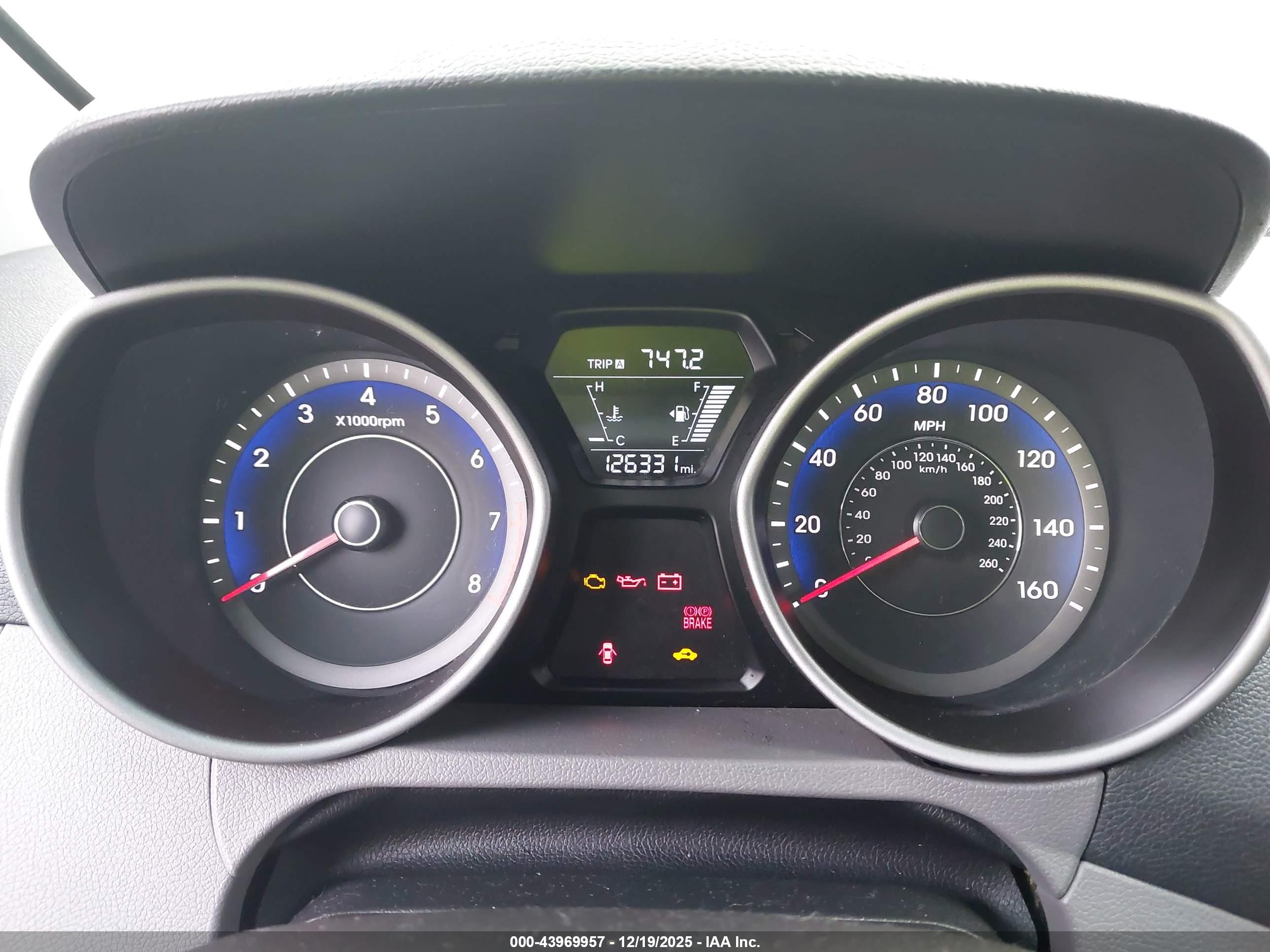 HYUNDAI ELANTRA image 7