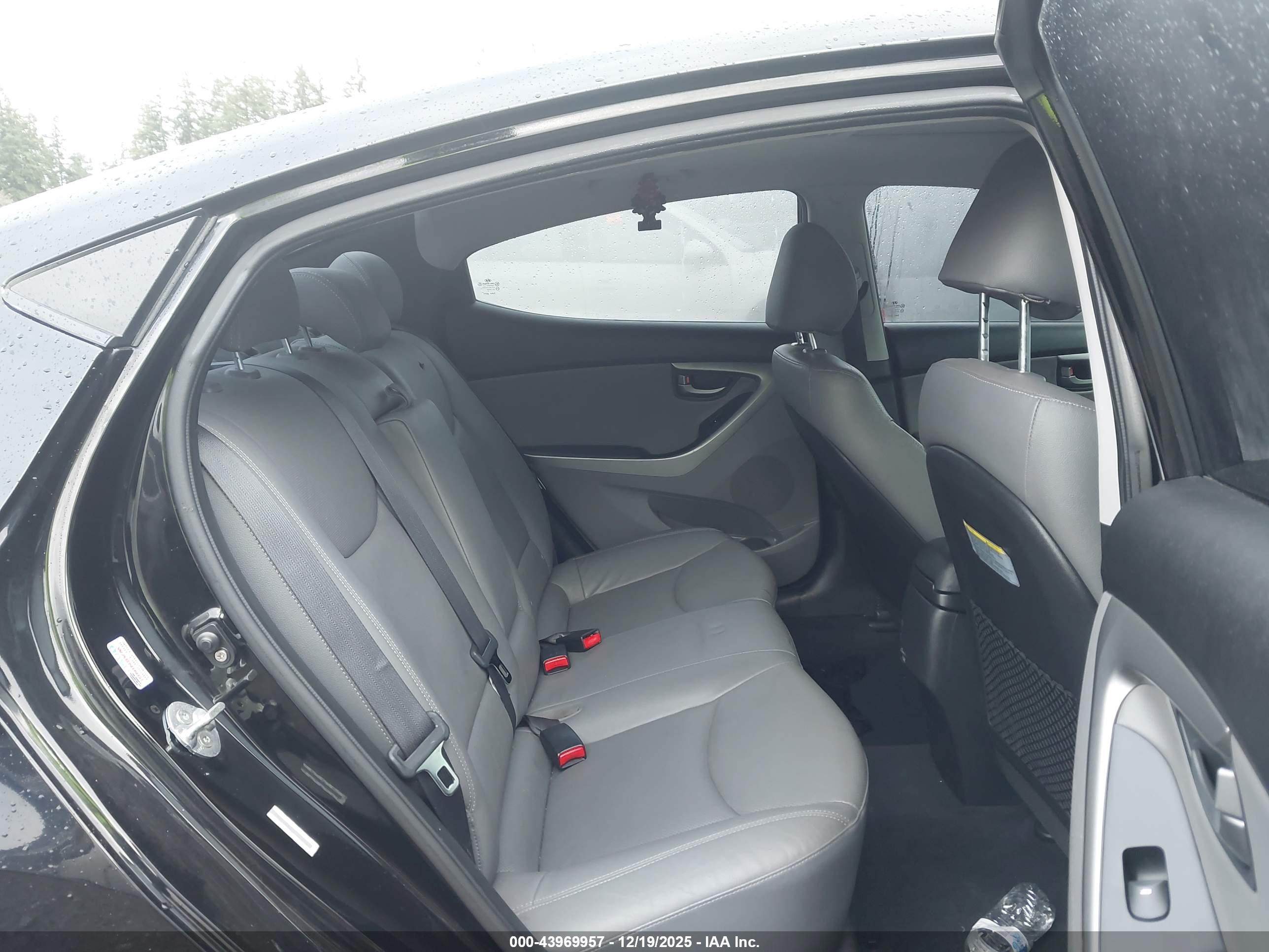 HYUNDAI ELANTRA image 8