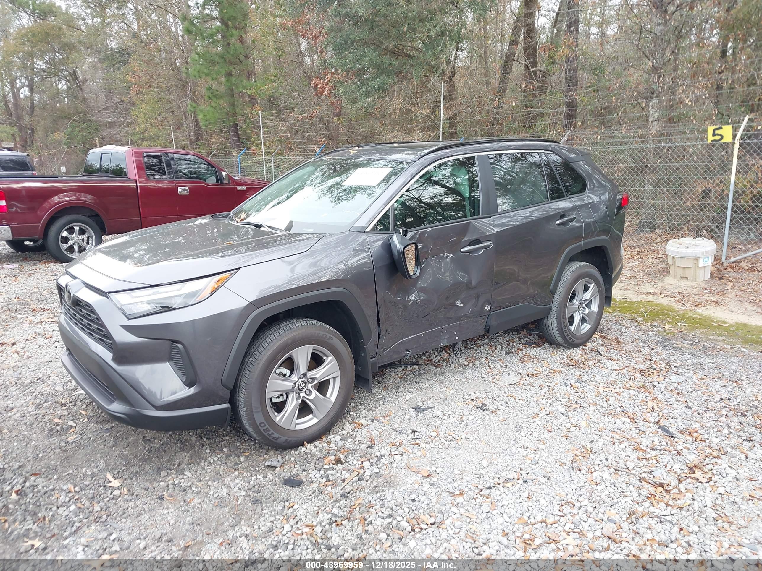 TOYOTA RAV4 image 2
