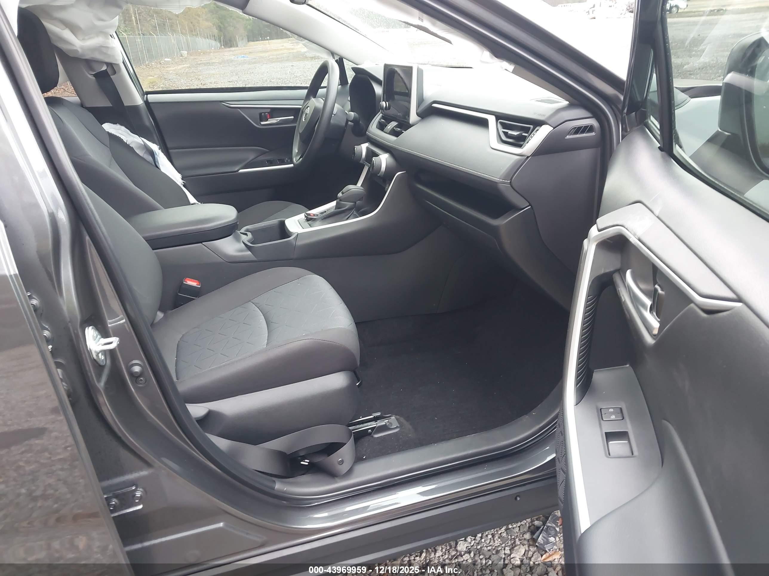 TOYOTA RAV4 image 5