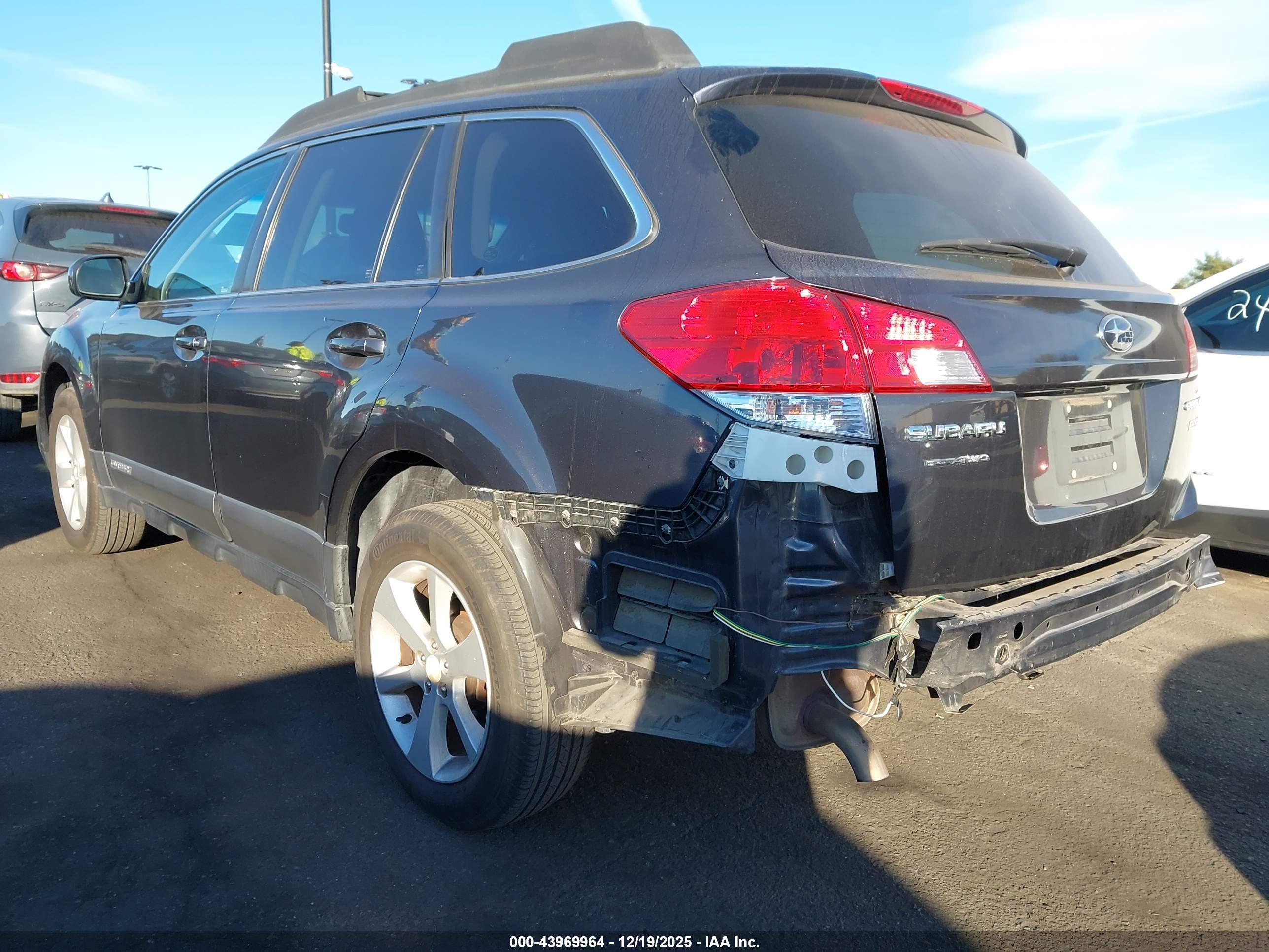 SUBARU OUTBACK image 3