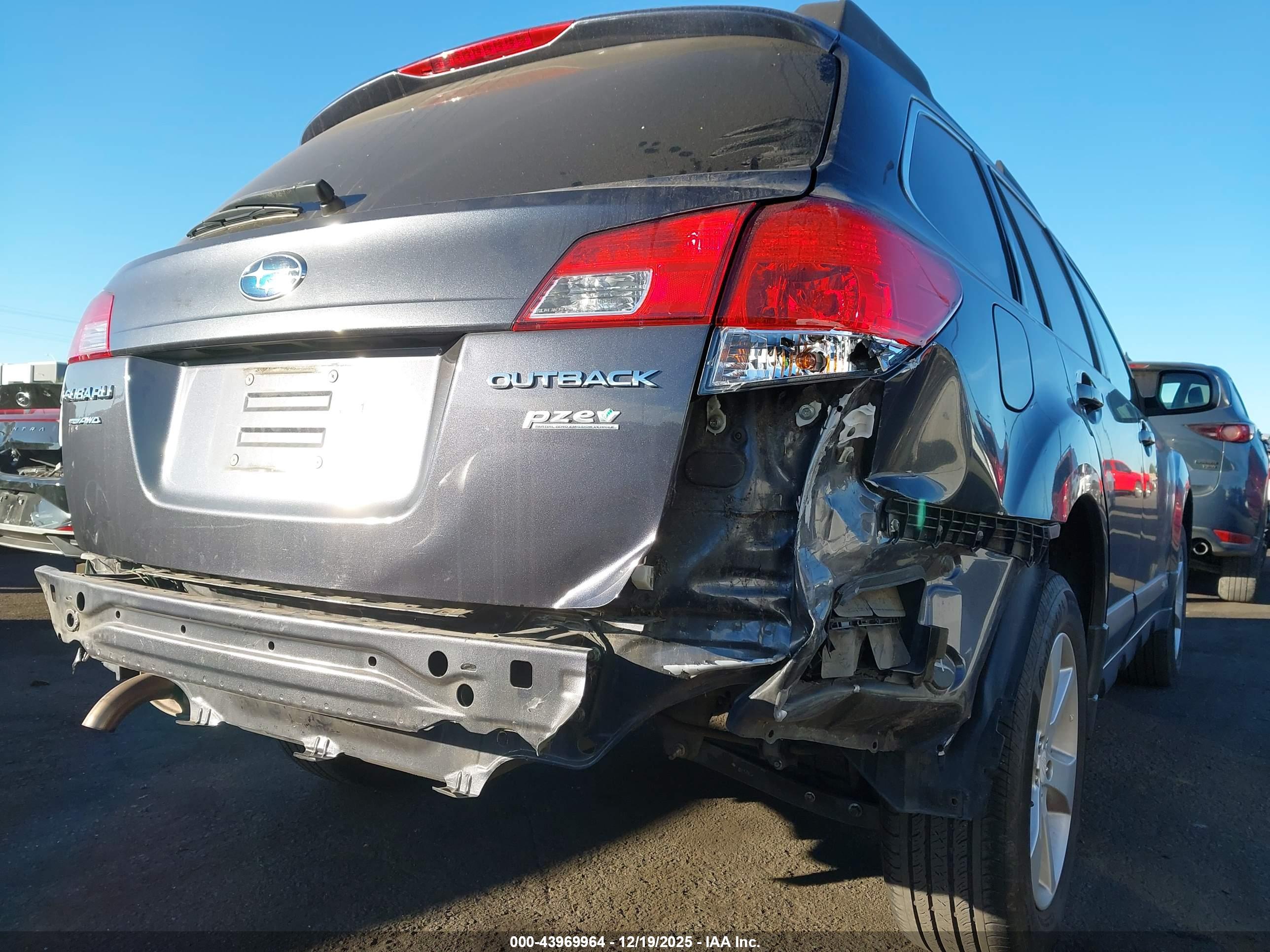 SUBARU OUTBACK image 6