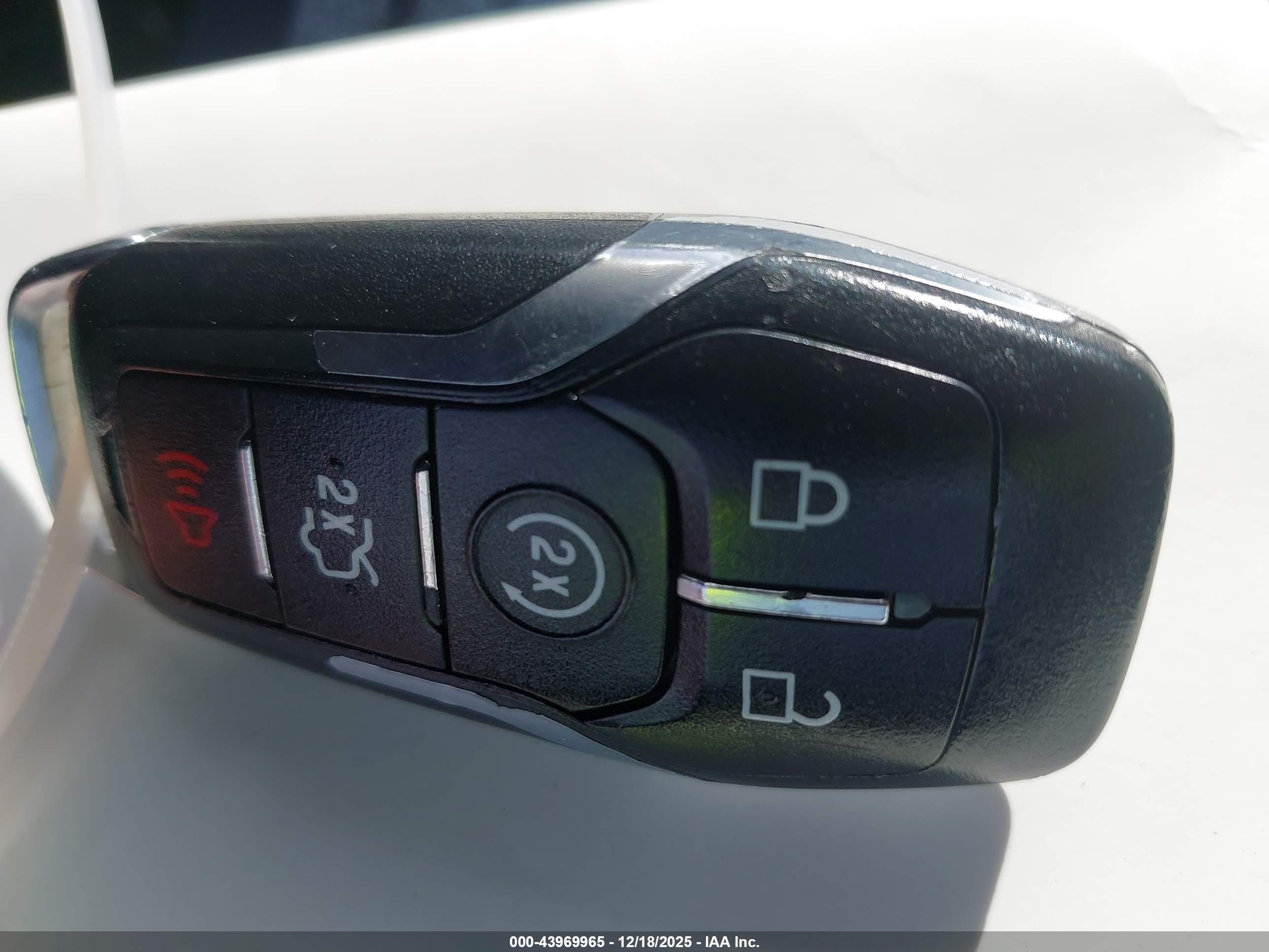 FORD FUSION image 11