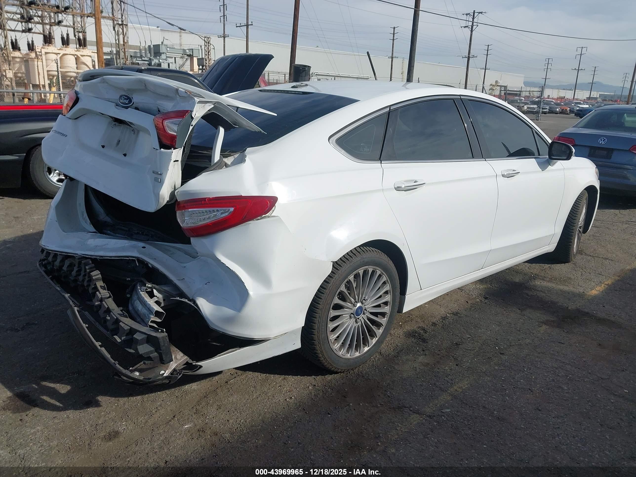 FORD FUSION image 4