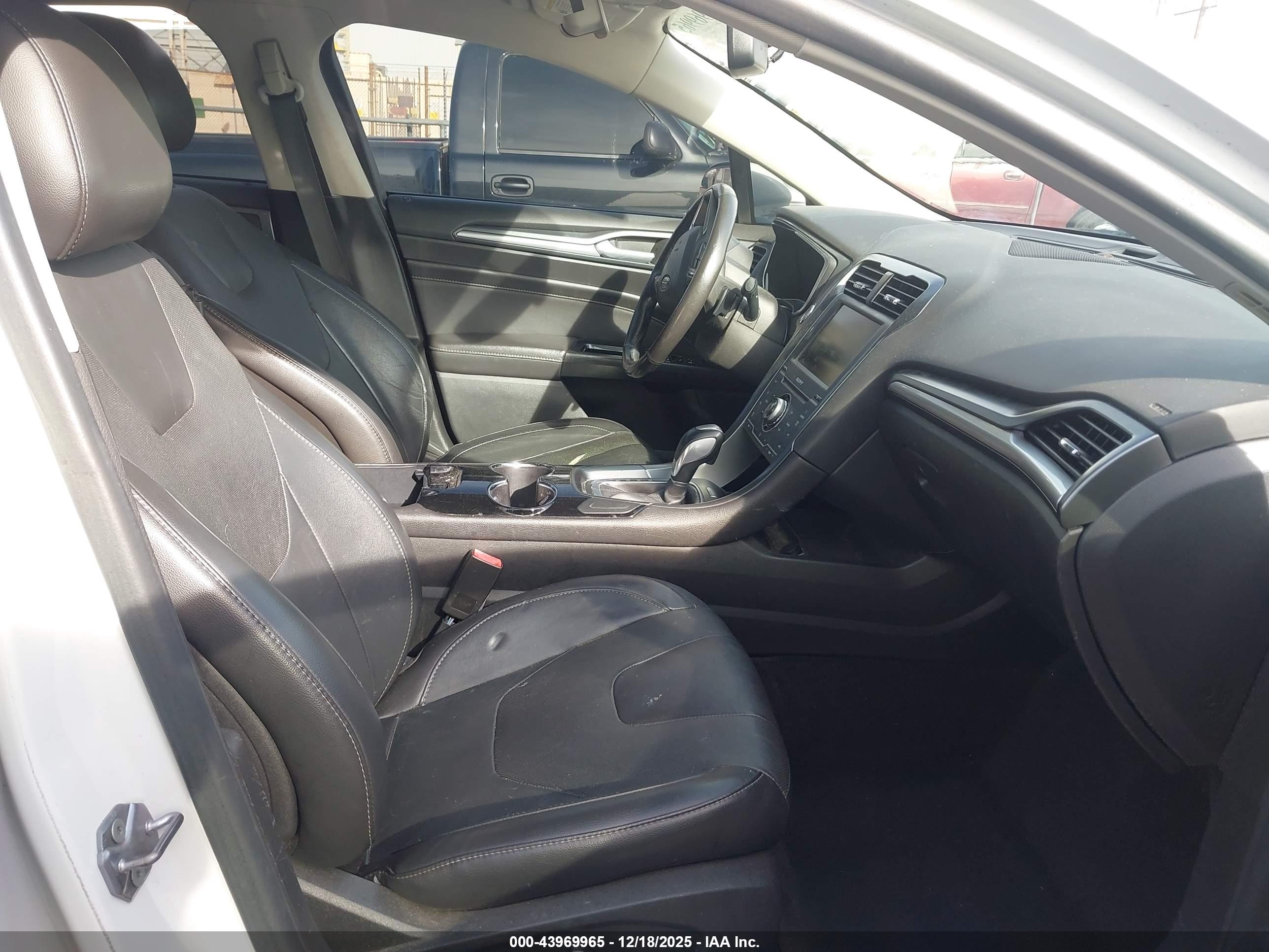 FORD FUSION image 5